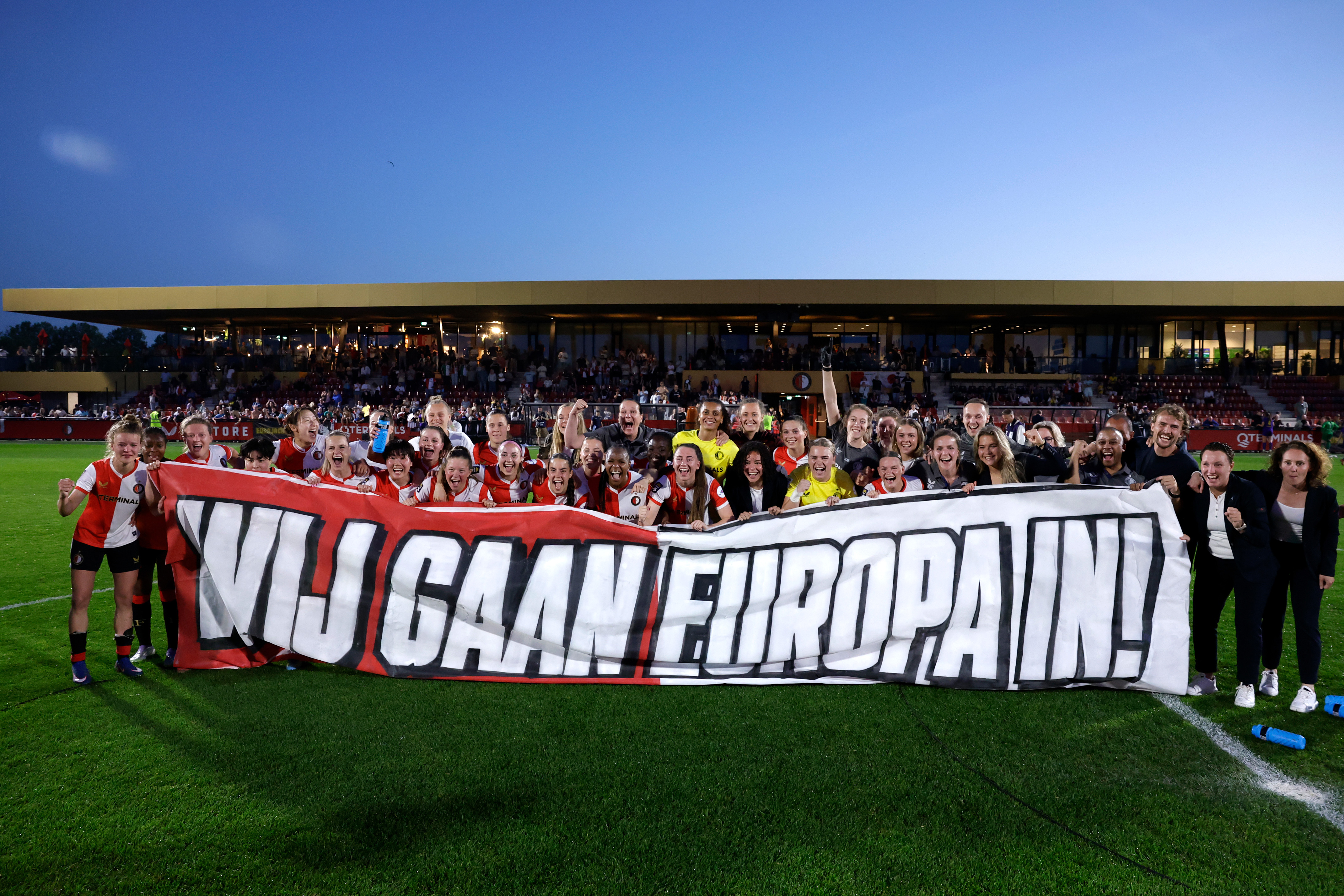 Feyenoord Vrouwen schrijven historie met eerste Europese ticket ooit
