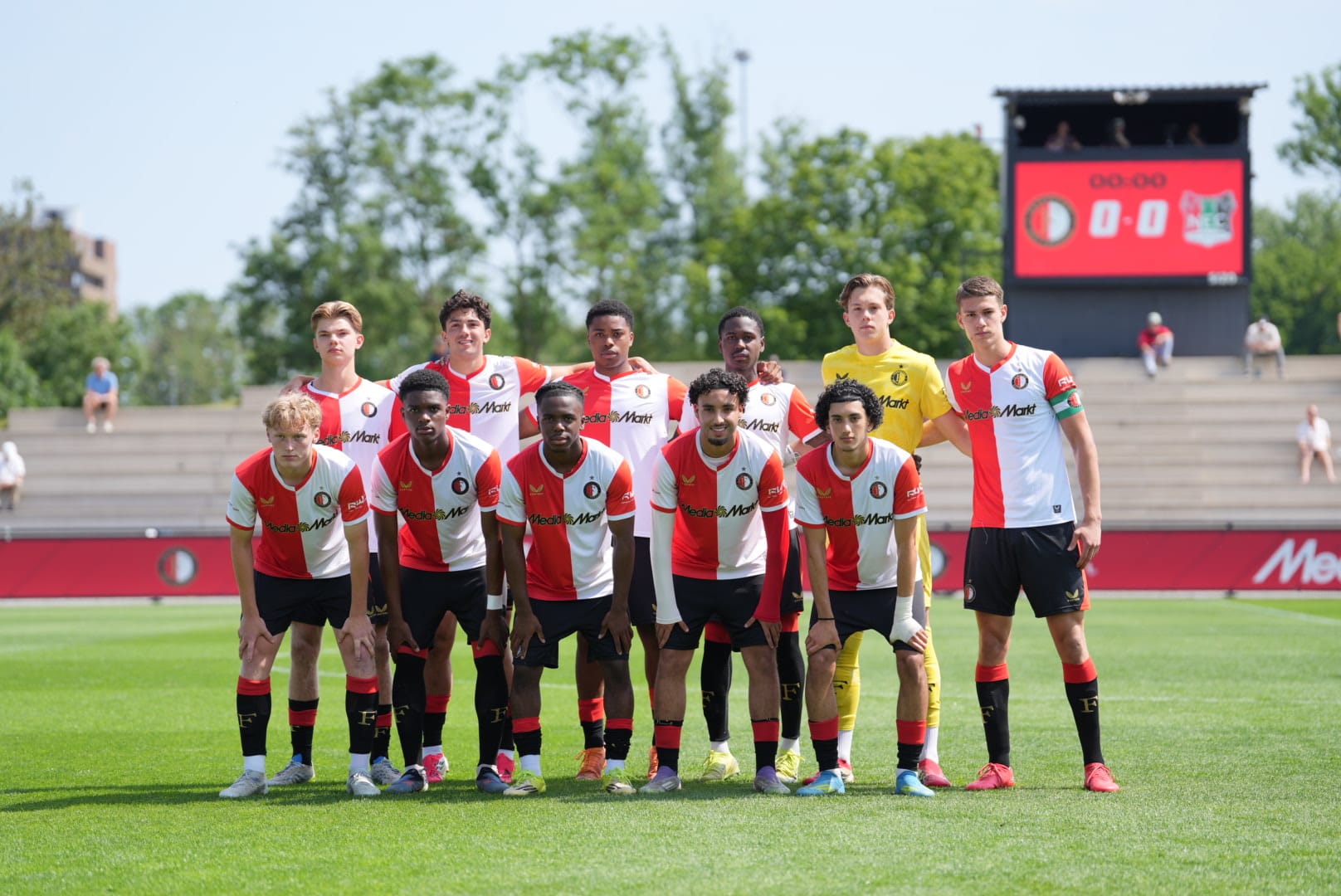 Feyenoord O19 pakt voorjaarstitel na overtuigende zege op N.E.C. en strijdt om landstitel