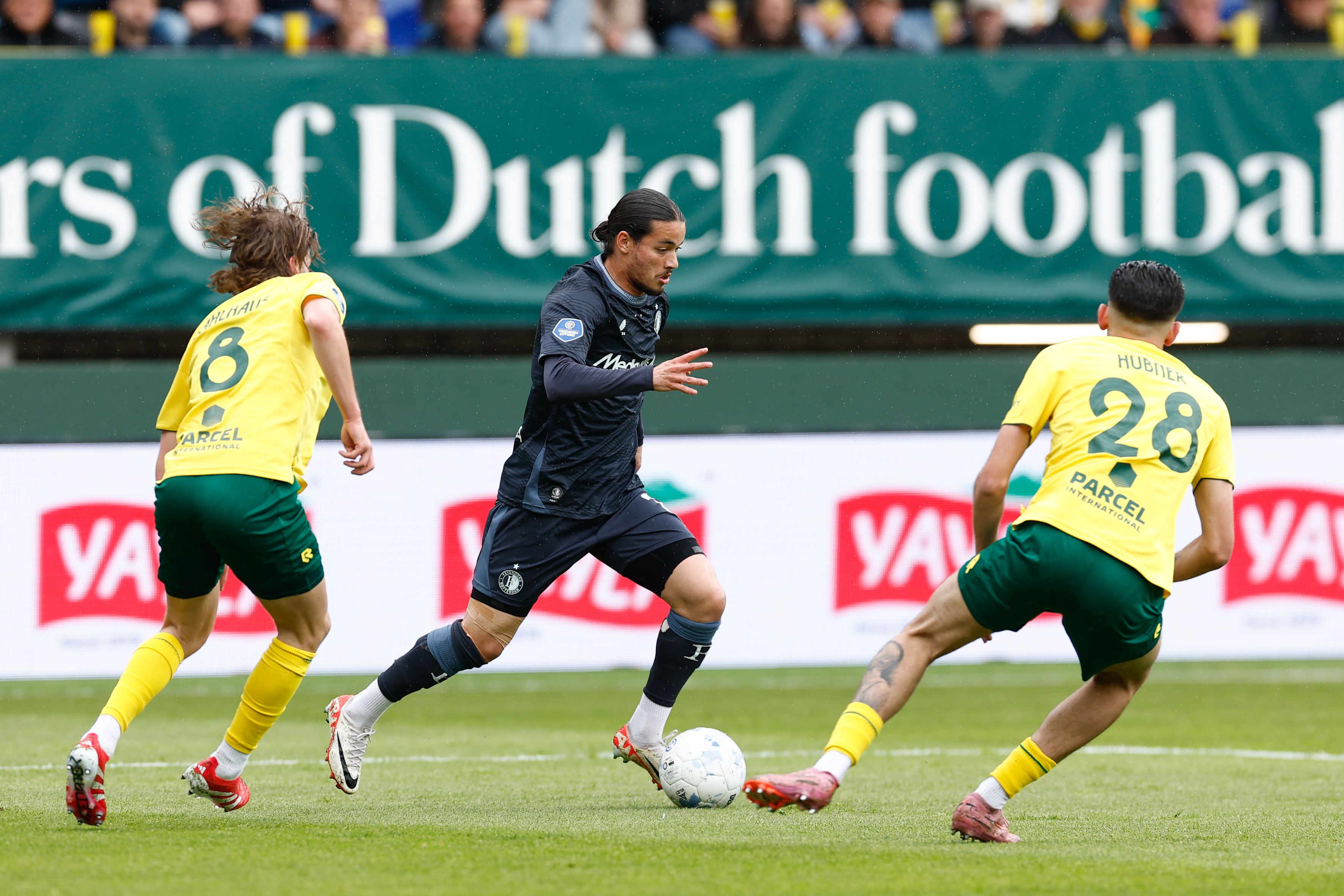 Liveblog • Feyenoord herpakt zich in slotfase tegen tien man van Fortuna [1-2]