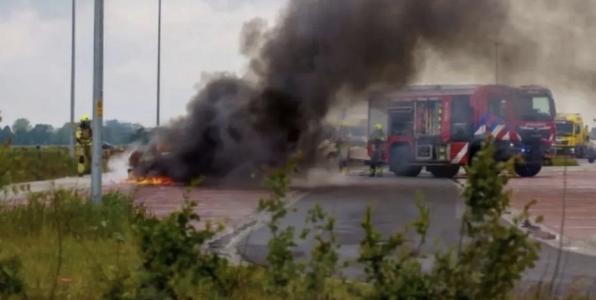 'Feyenoord-supporters mogelijk aangevallen door Ajax-fans: auto in brand gestoken'
