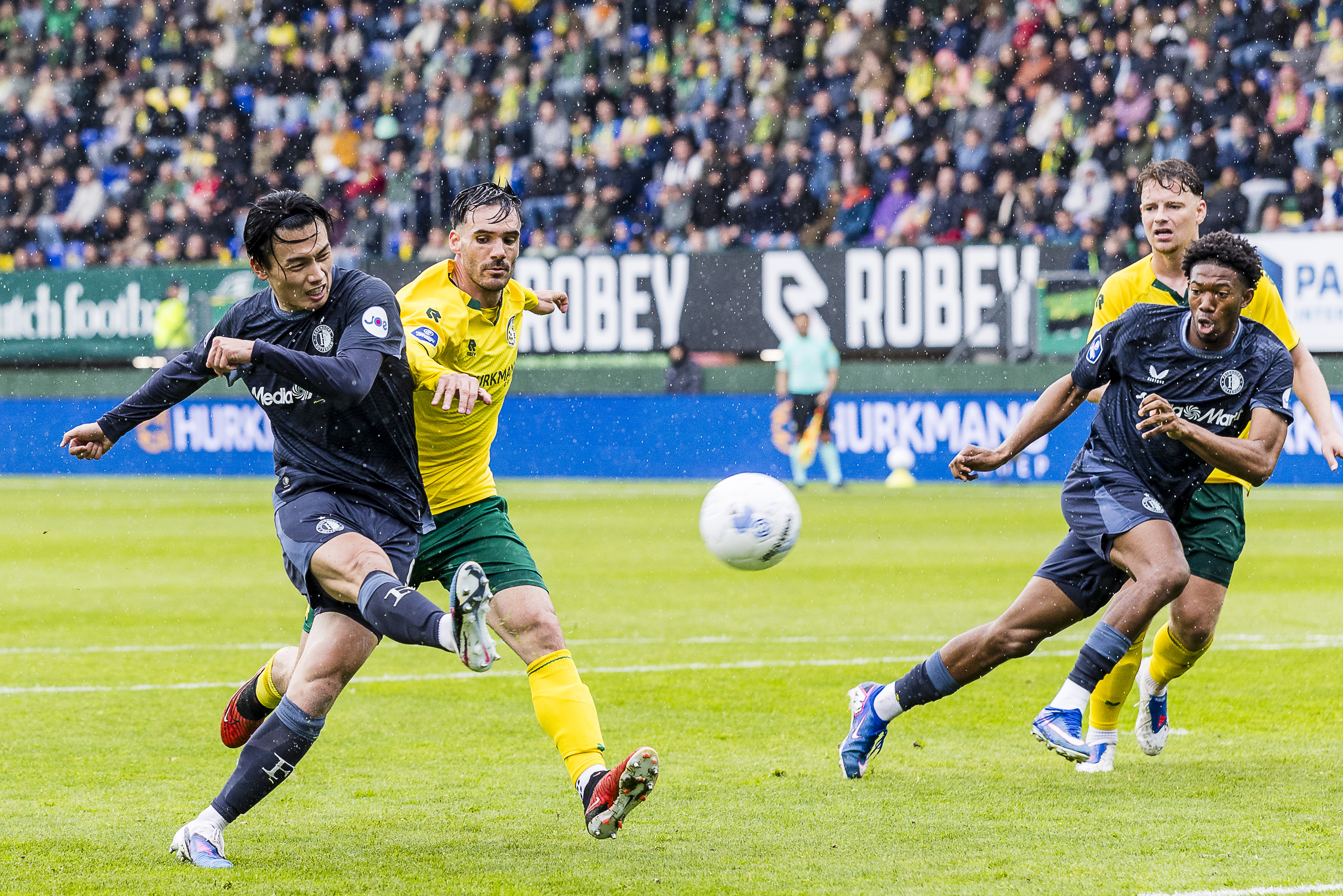 Cijfers • Read en Watanabe beslissend, Ueda en Bos matig beoordeeld na zege op Fortuna Sittard