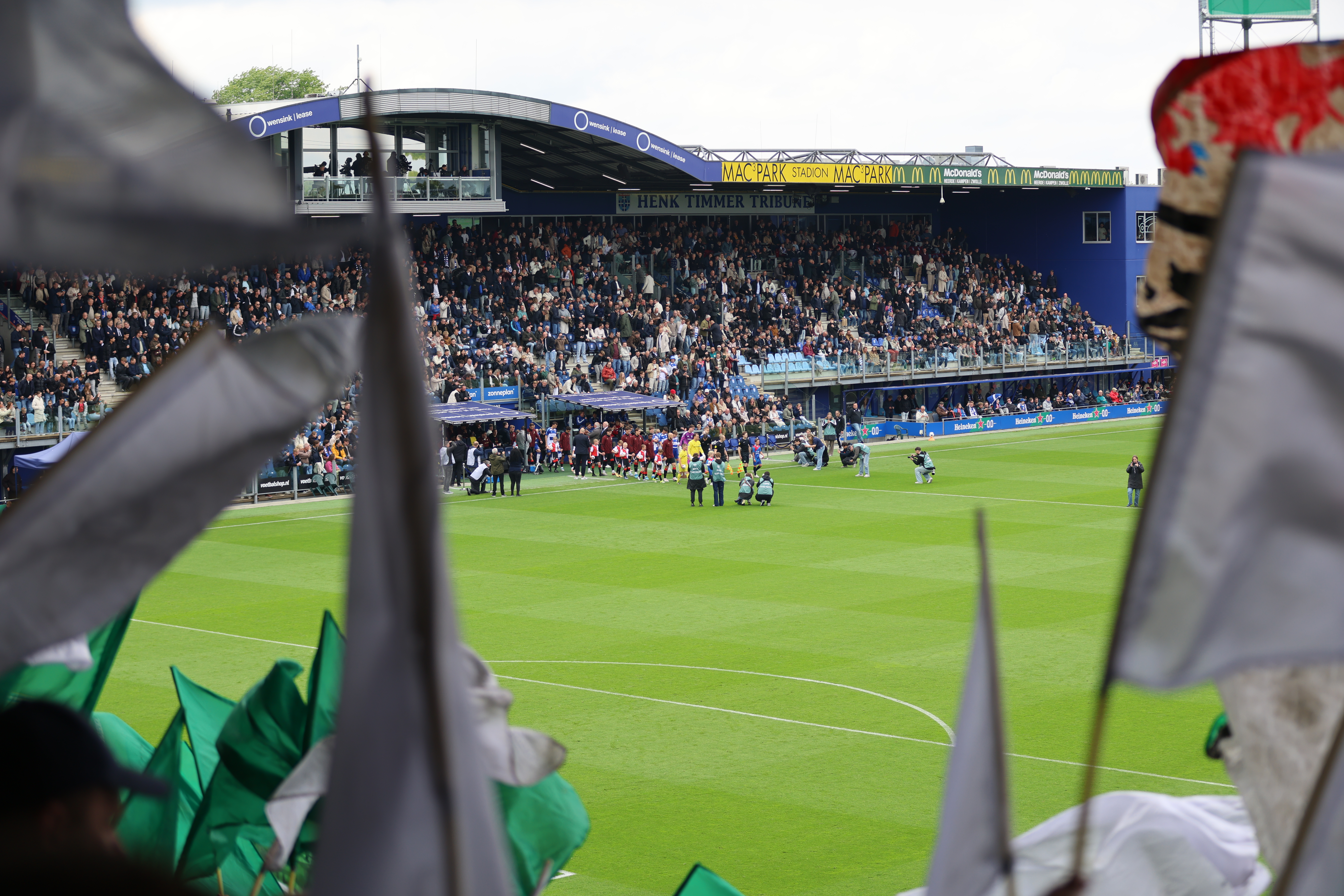 LIVE • Feyenoord op jacht naar drie punten in Zwolle
