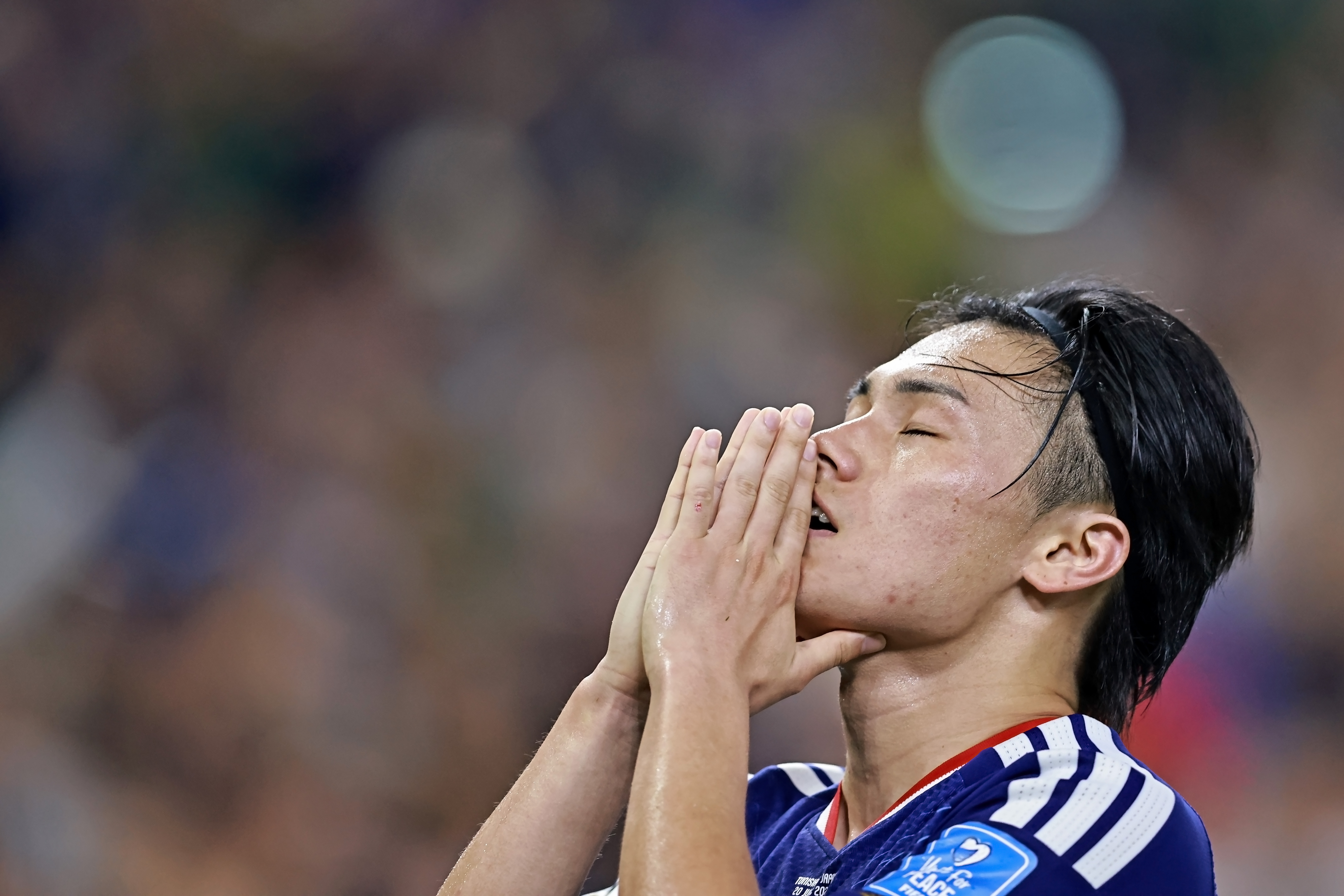 Ueda steelt de show bij grootste WK-zege ooit van Japan in historisch duel