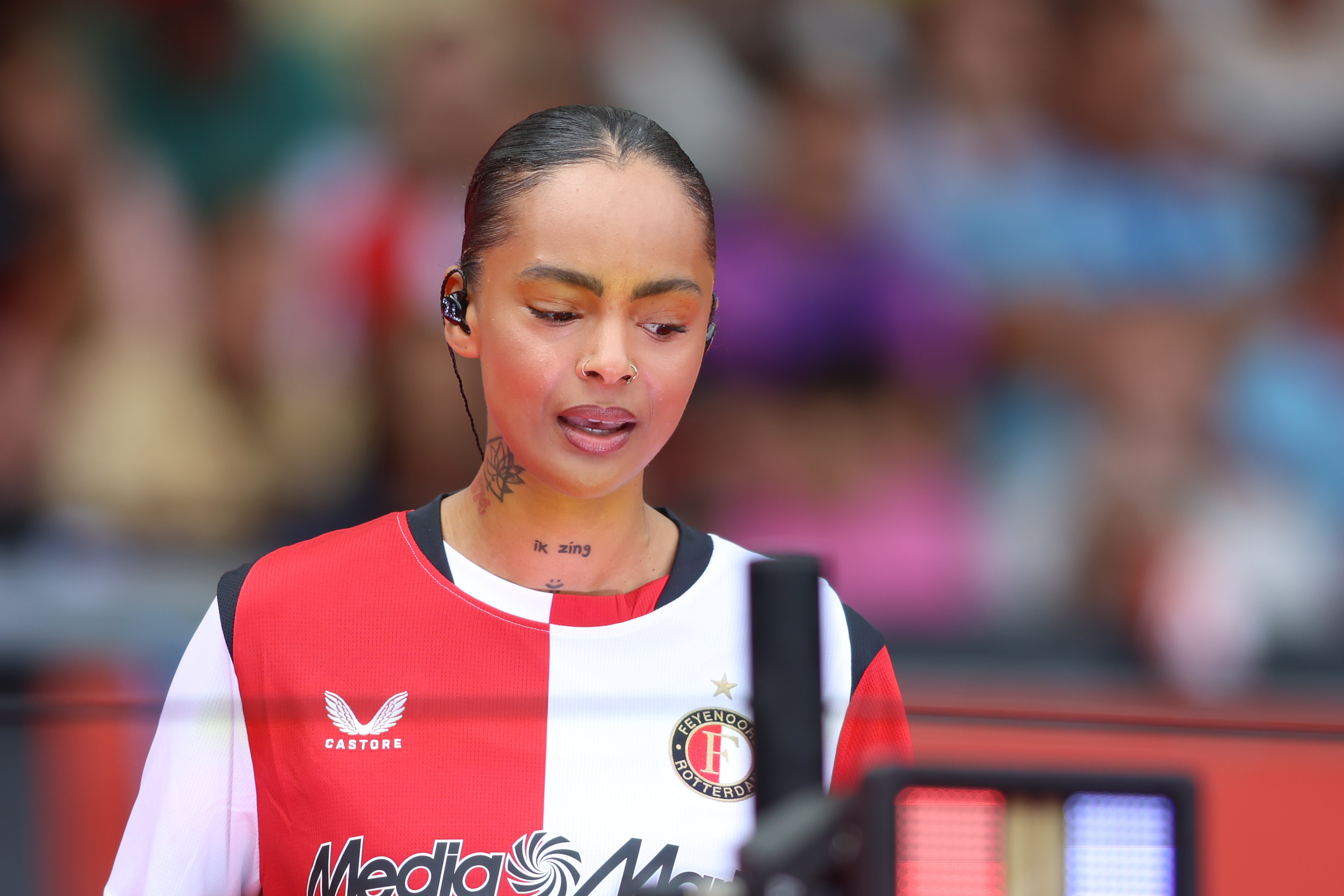 Optreden Zoë Livay tijdens Feyenoord Festival verstoord door autocue