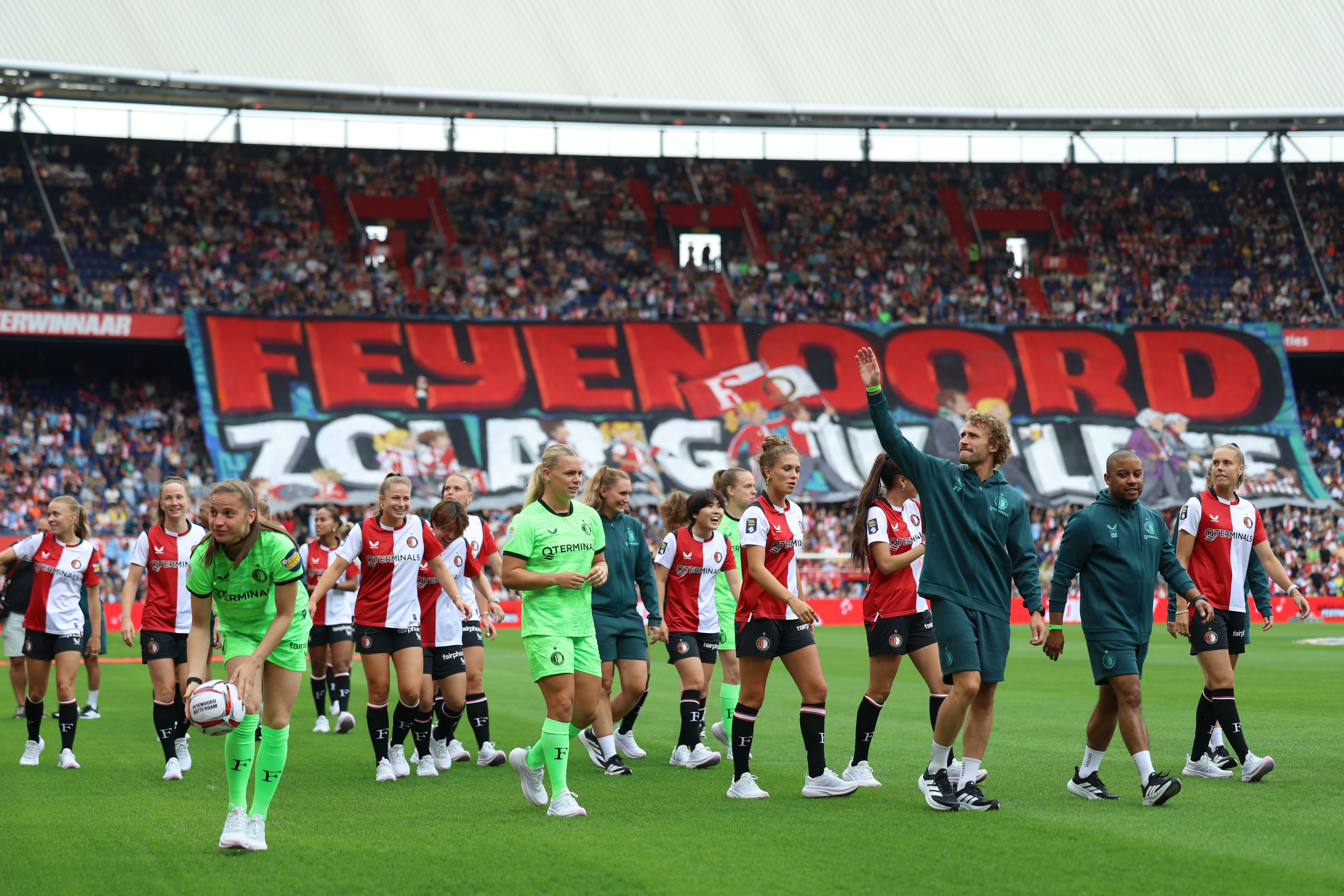 Feyenoord vrouwen selectie - Feyenoord zolang ik leef spandoek - Jim Breeman Sports Photography