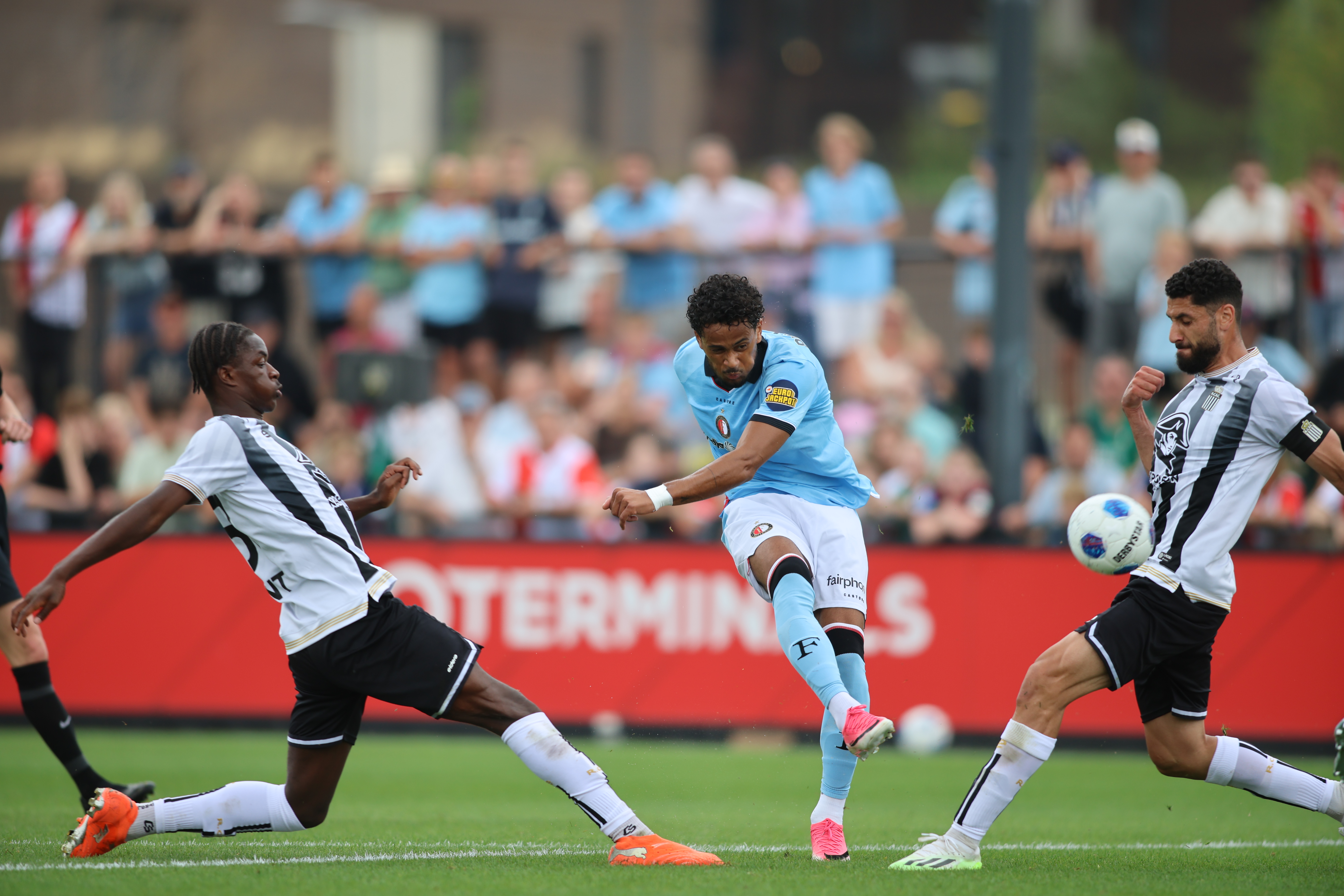 feyenoord-sc-royal-charlois-3-1-jim-breeman-sports-photography-182