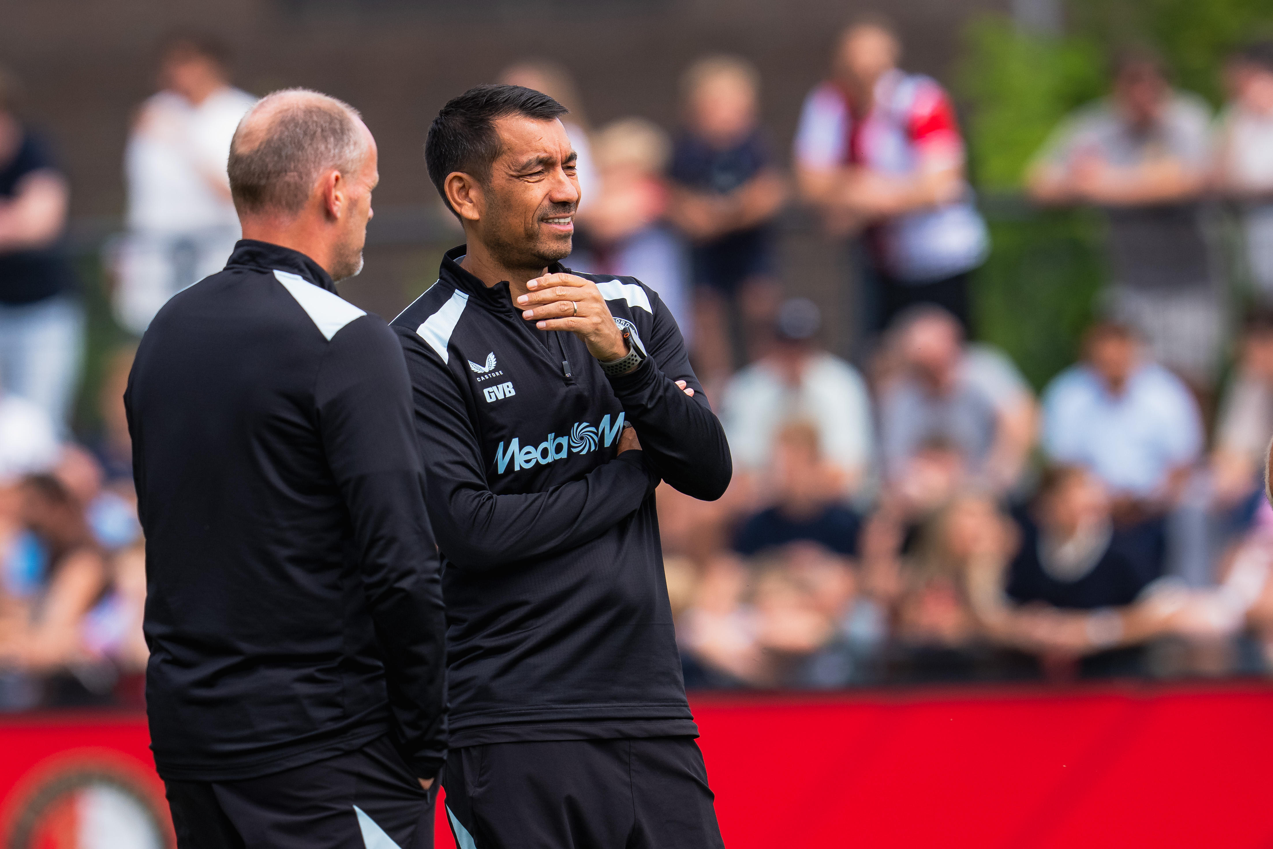 Van Bronckhorst ziet progressie: ook update over blessuregevallen