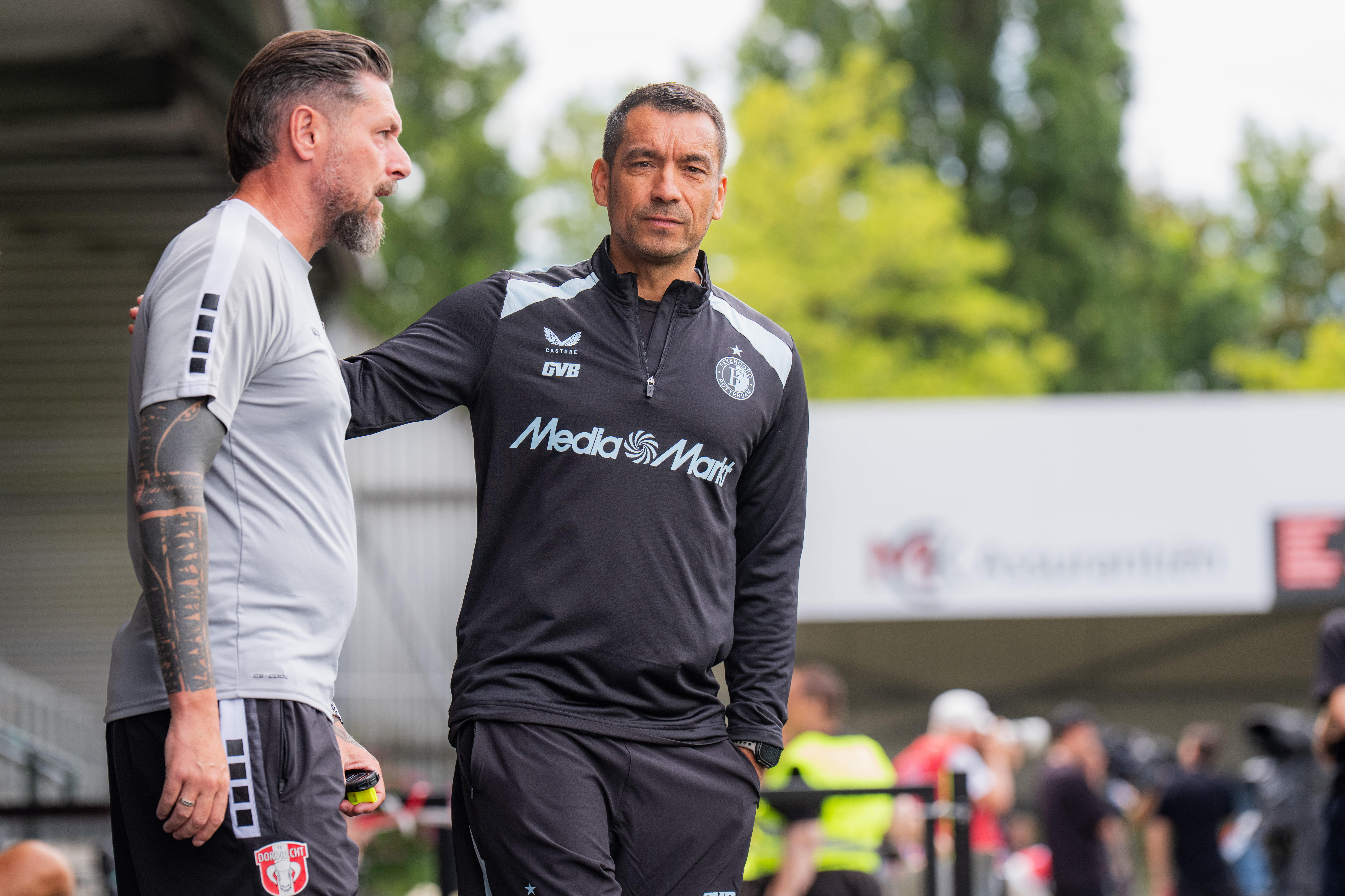 Van Bronckhorst over transferperiode: "Zo vroeg mogelijk selectie rond hebben"
