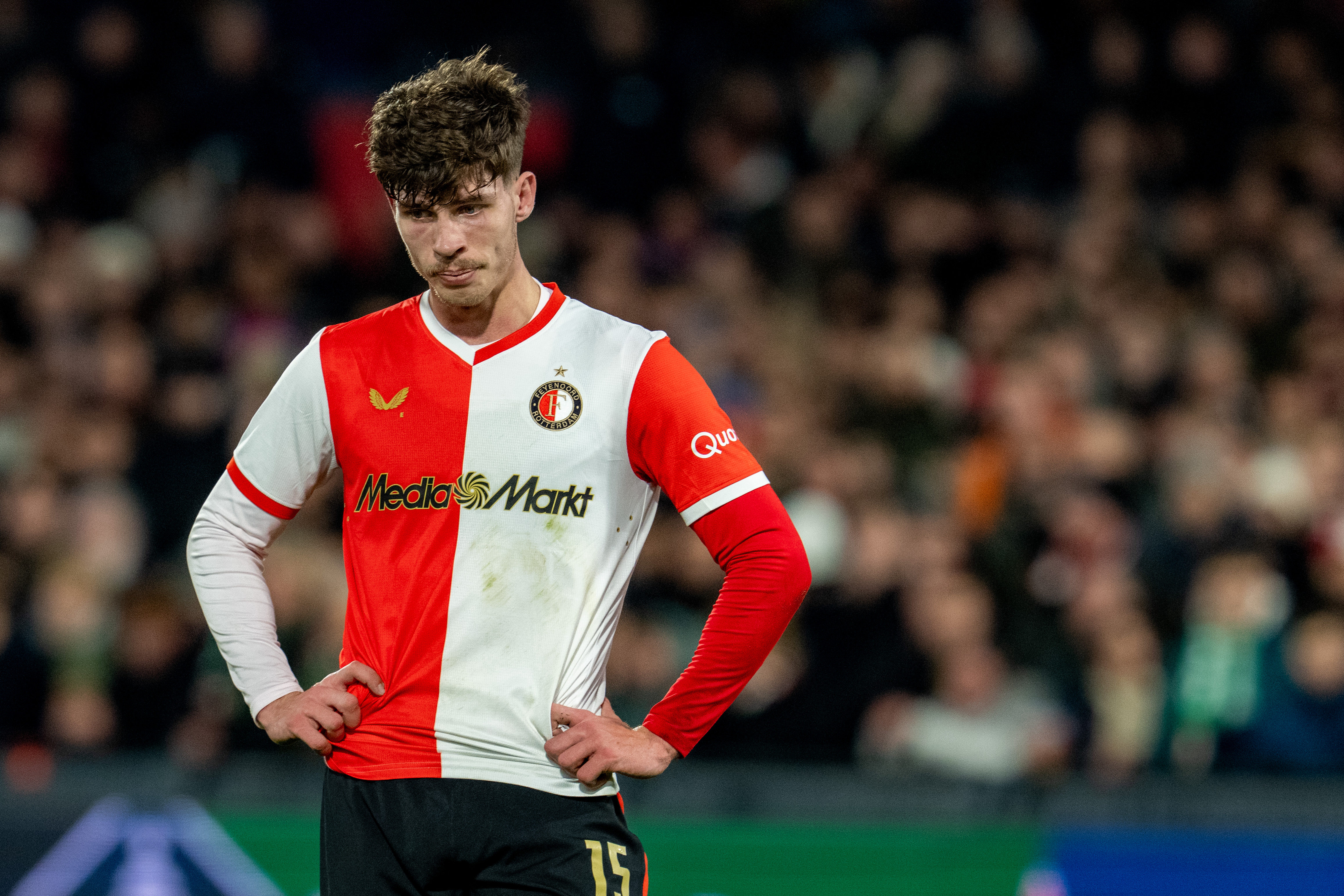 'Feyenoord zoekt nieuwe linksback na zware blessure van Bos'