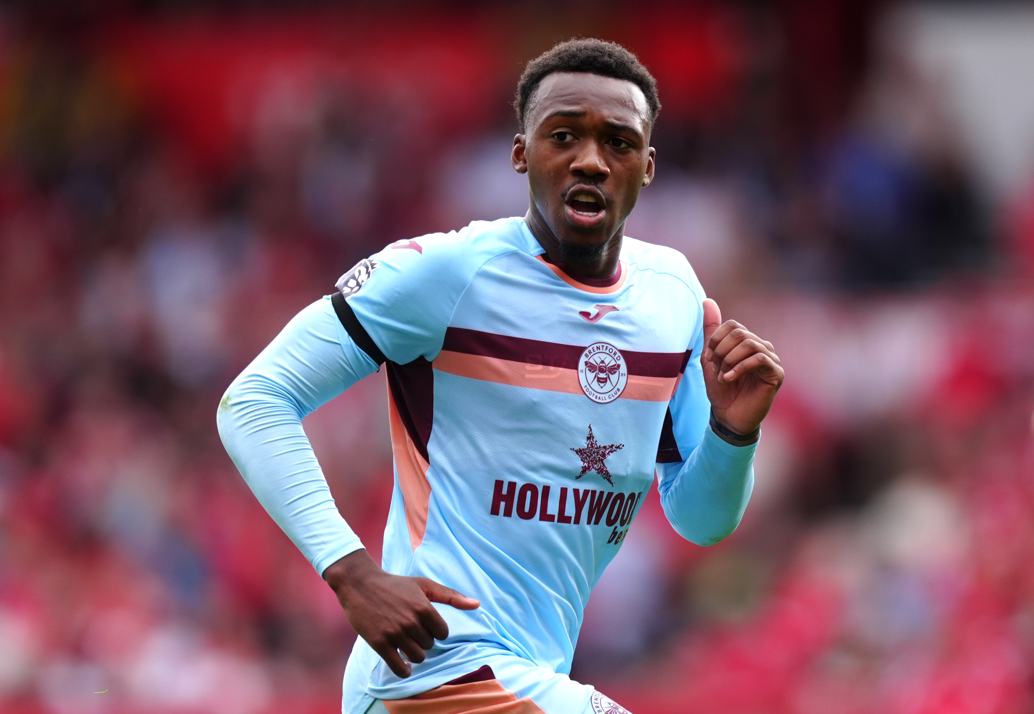 Oud-Feyenoorder Milambo maakt rentree na zware kruisbandblessure: 'Back where I belong'