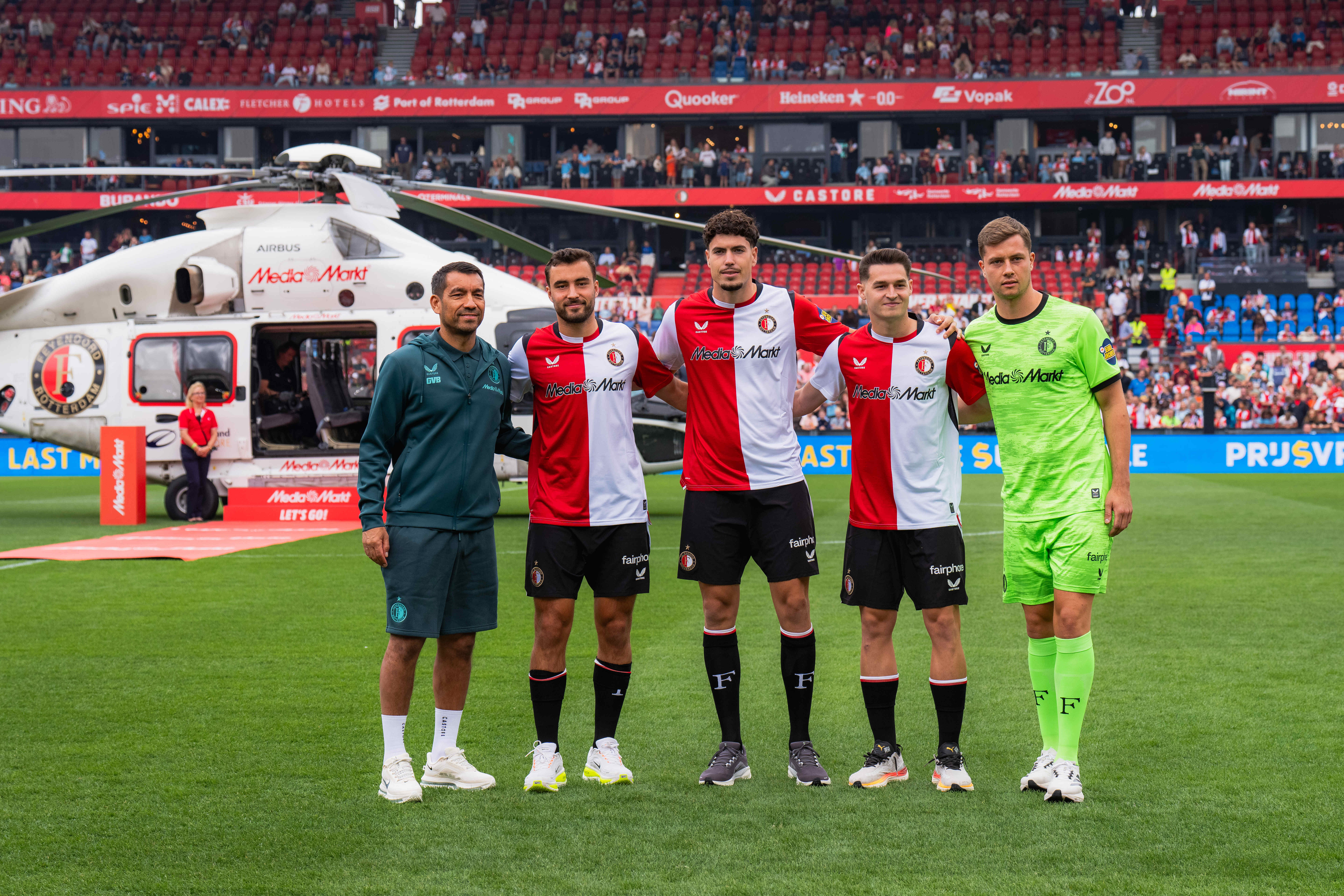 Legioen maakt kennis met Mármol, Ferri, Vanhoutte en Ernst na entree per helikopter