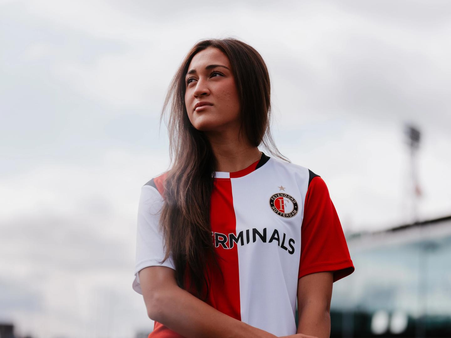 Feyenoord contracteert aanvaller Casey Phair