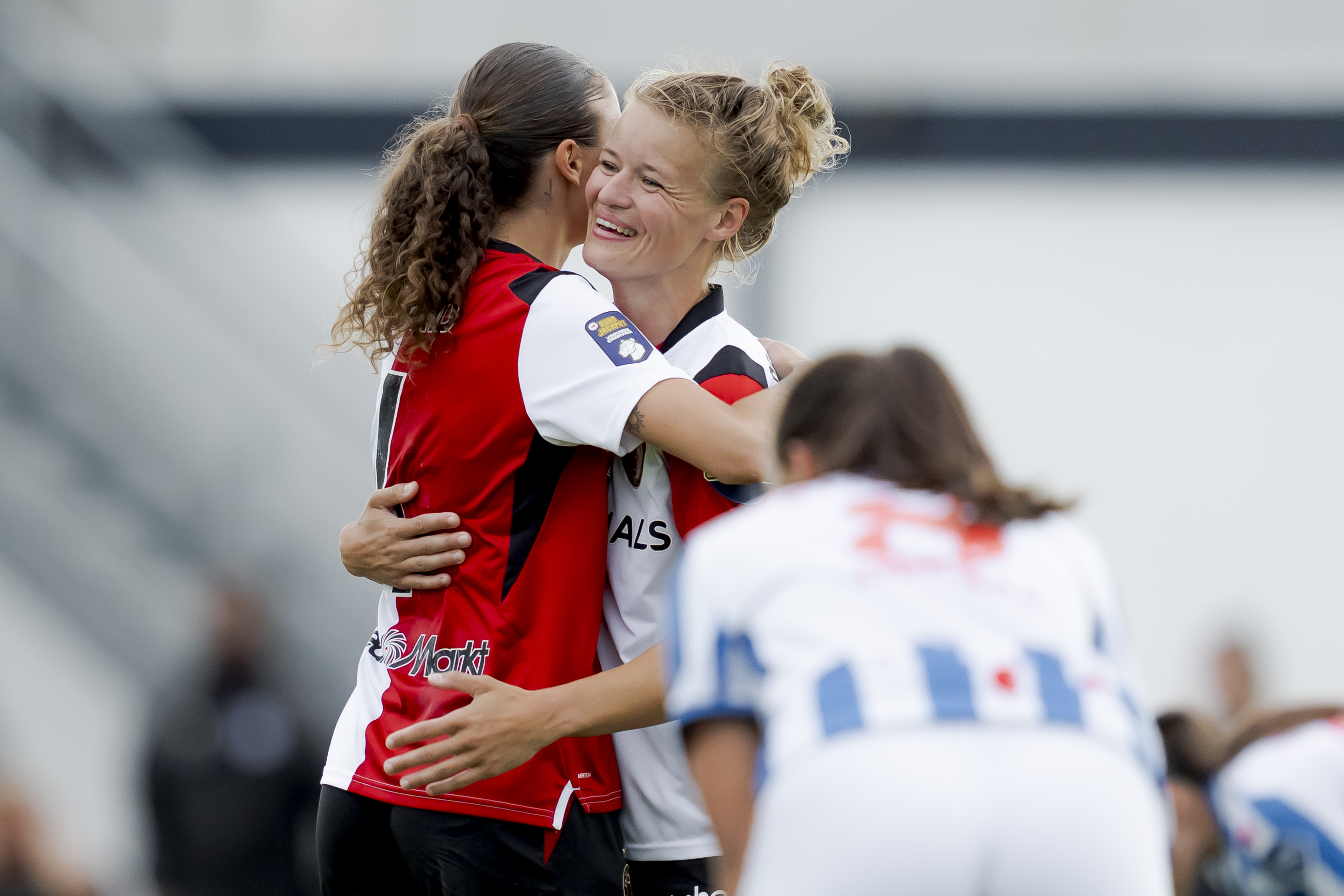 Feyenoord Vrouwen draaien achterstand om en pakken eerste zege van het seizoen