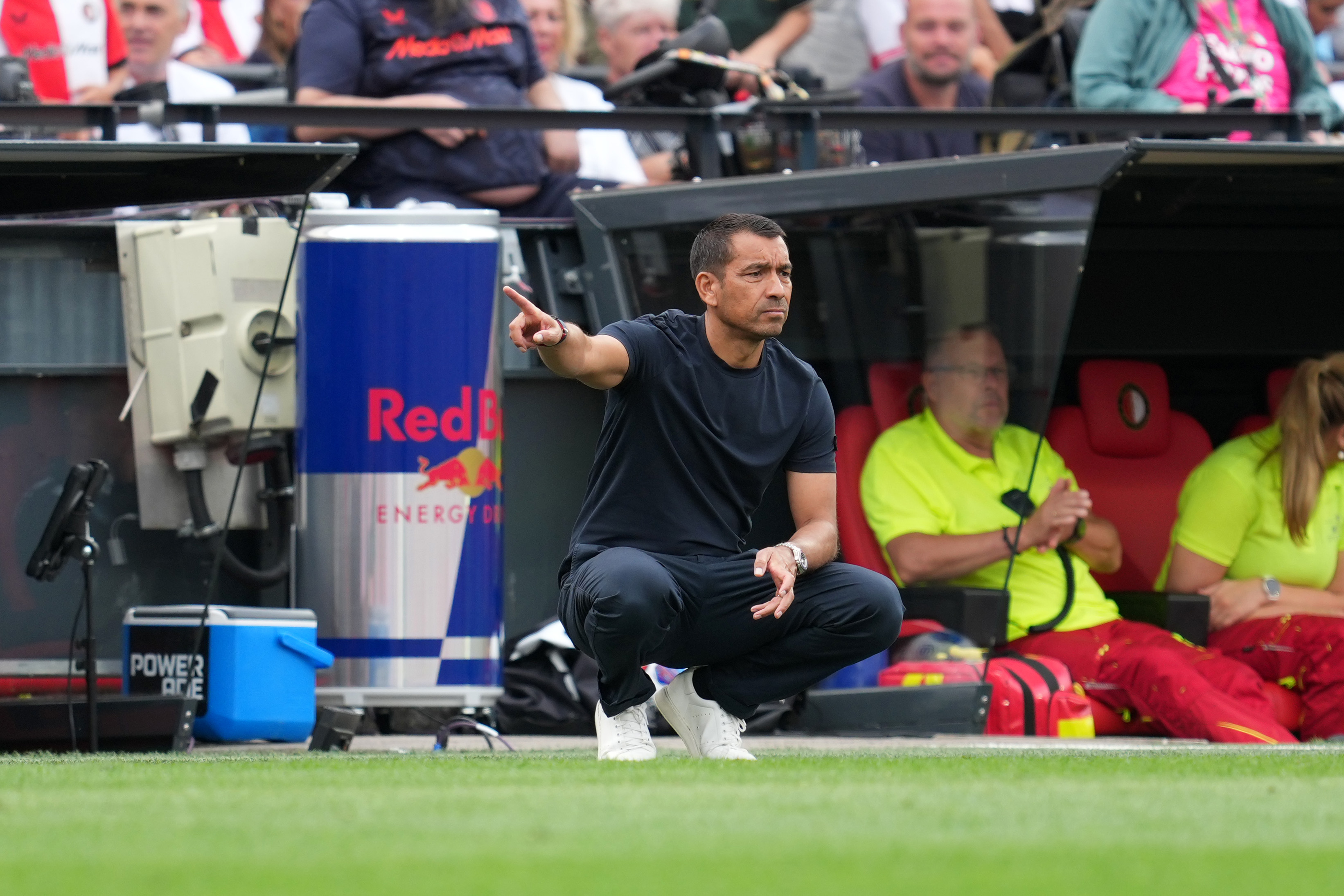 Van Bronckhorst kritisch maar niet in paniek: "We moeten hiervan leren"