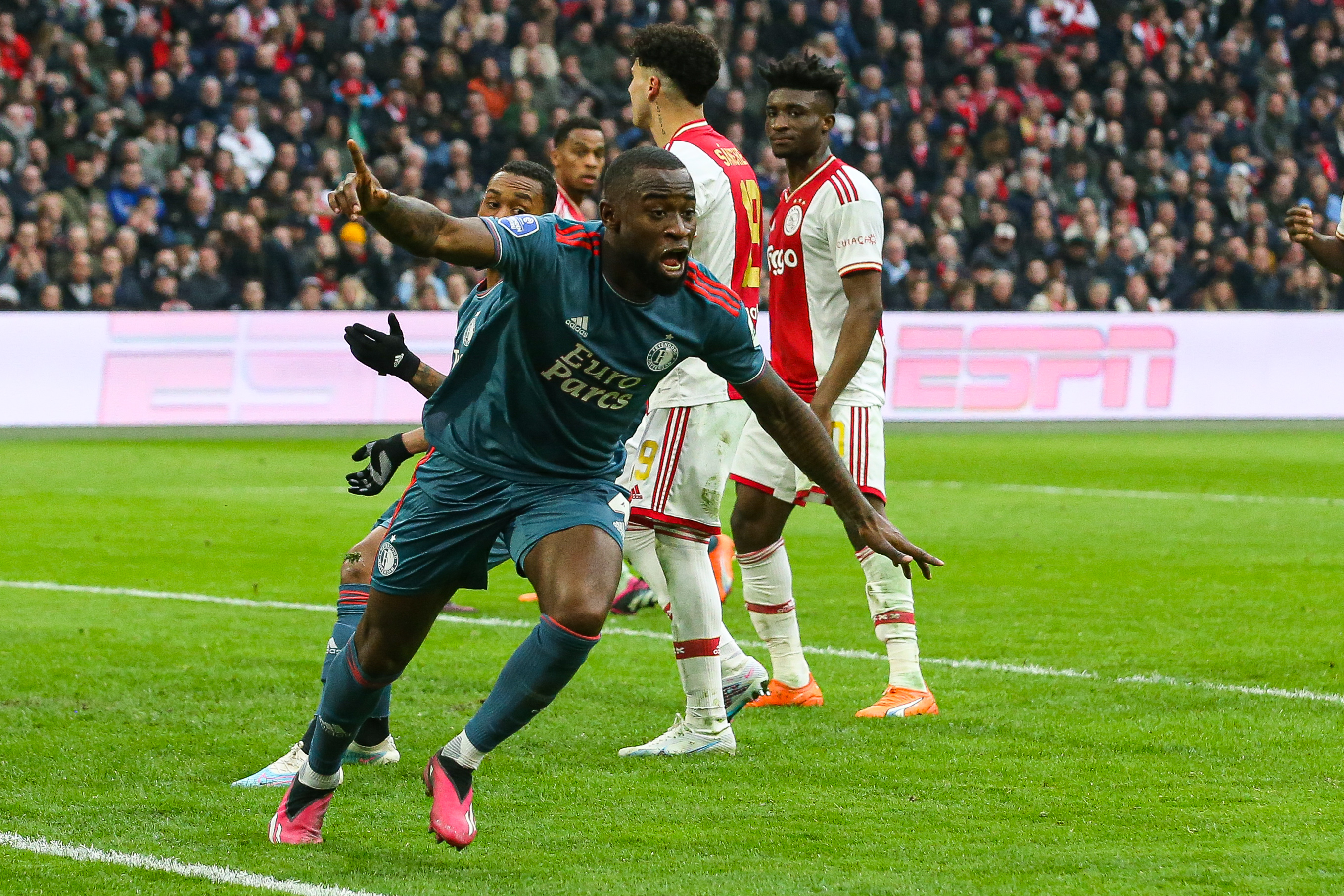 'Ajax toont concrete interesse in Geertruida en onderzoekt huurtransfer'