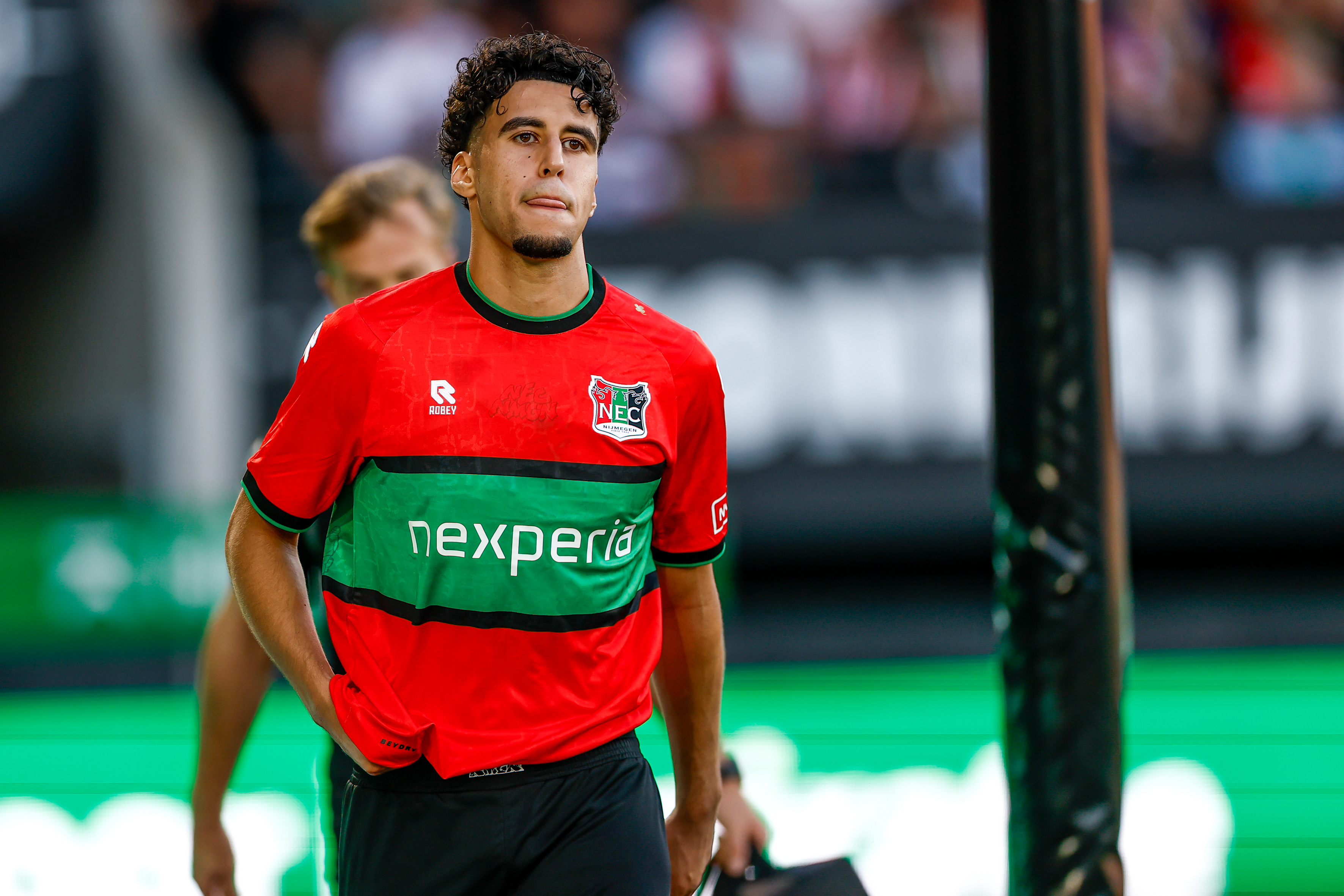 'Feyenoord-target Ouaissa "langere tijd" uitgeschakeld: transfer verder weg'