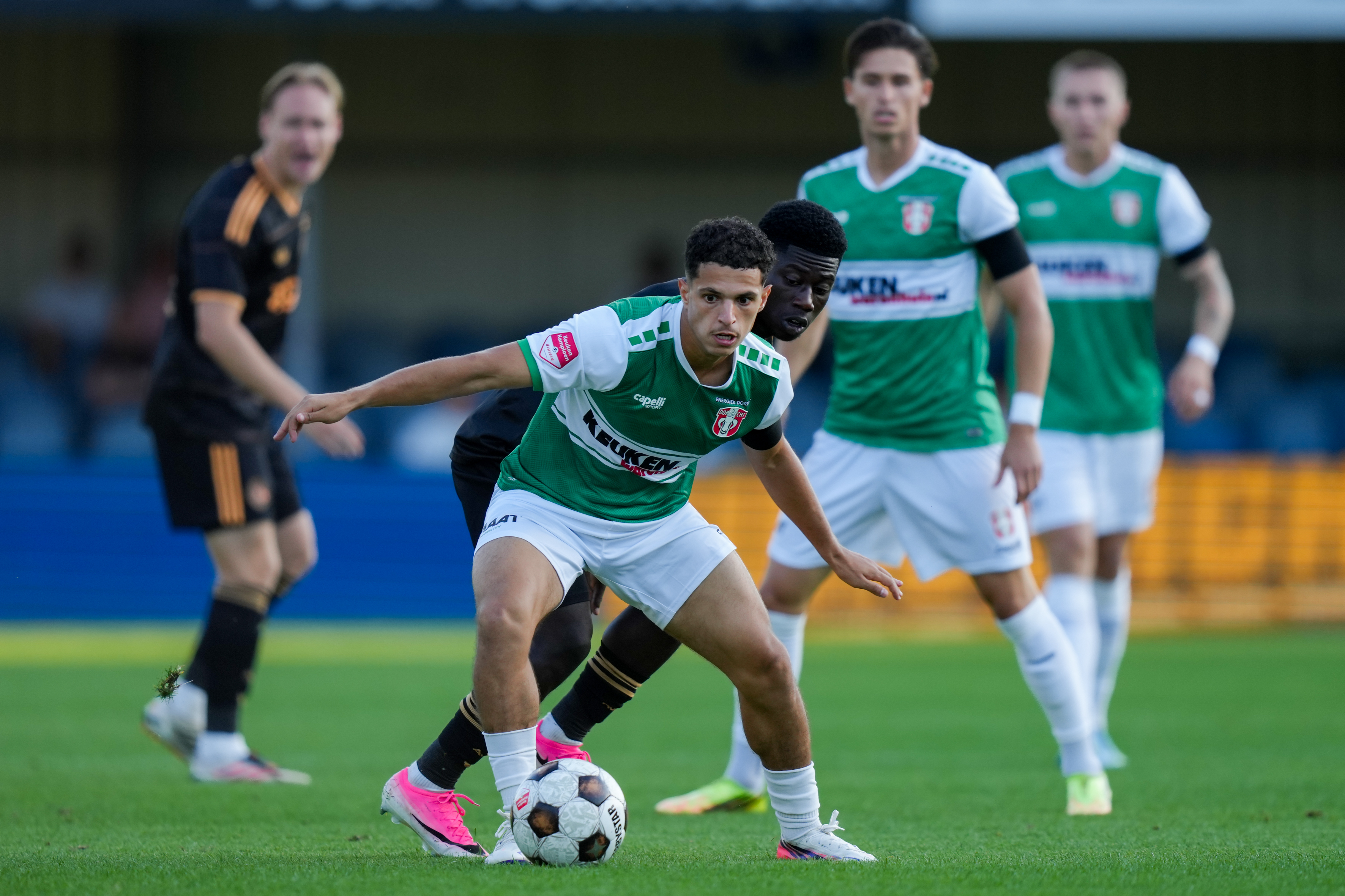 ouarghi-in-actie-fc-dordrecht-jong-ajax