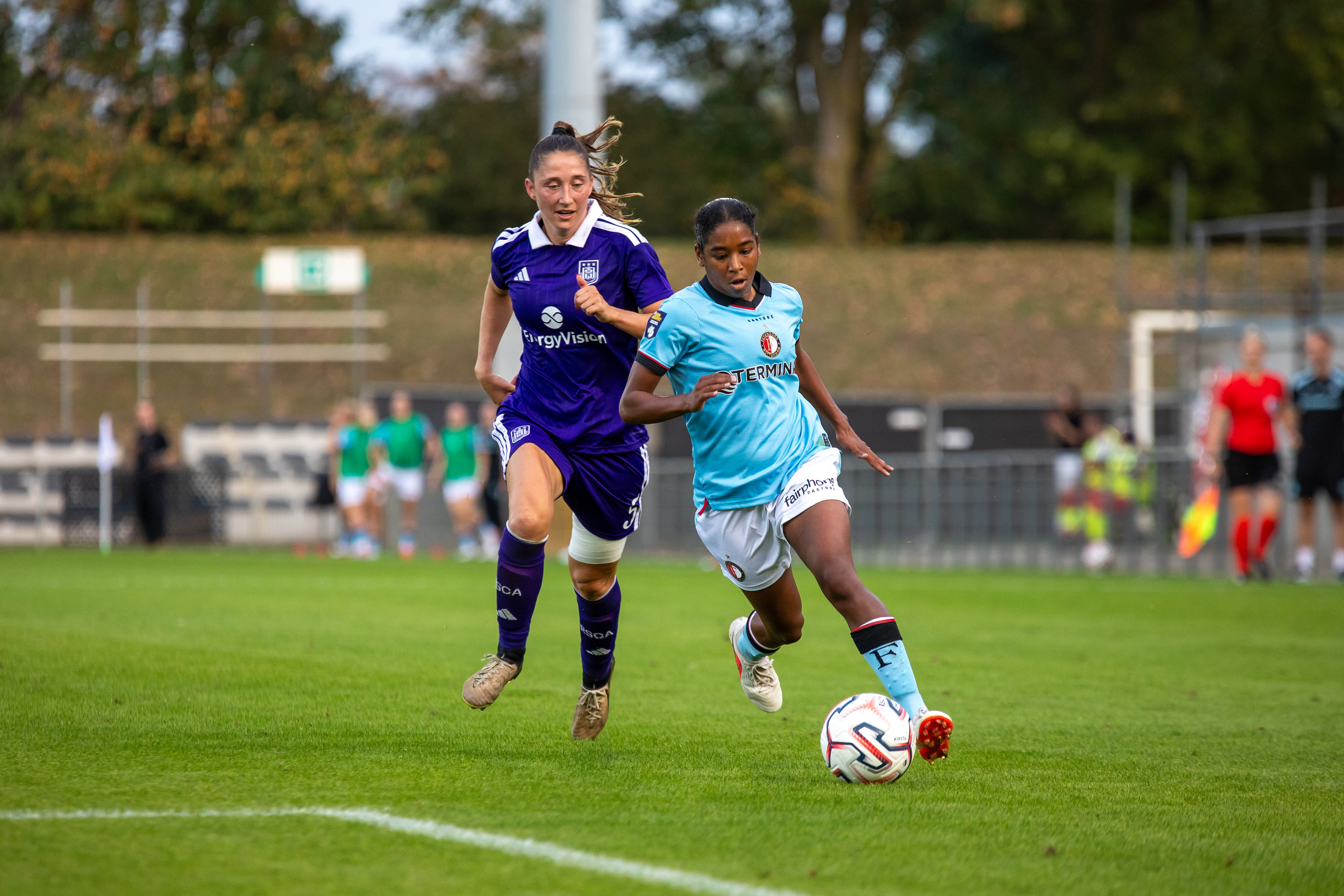 Tiental Feyenoord Vrouwen strijdt zich knap terug tegen Anderlecht