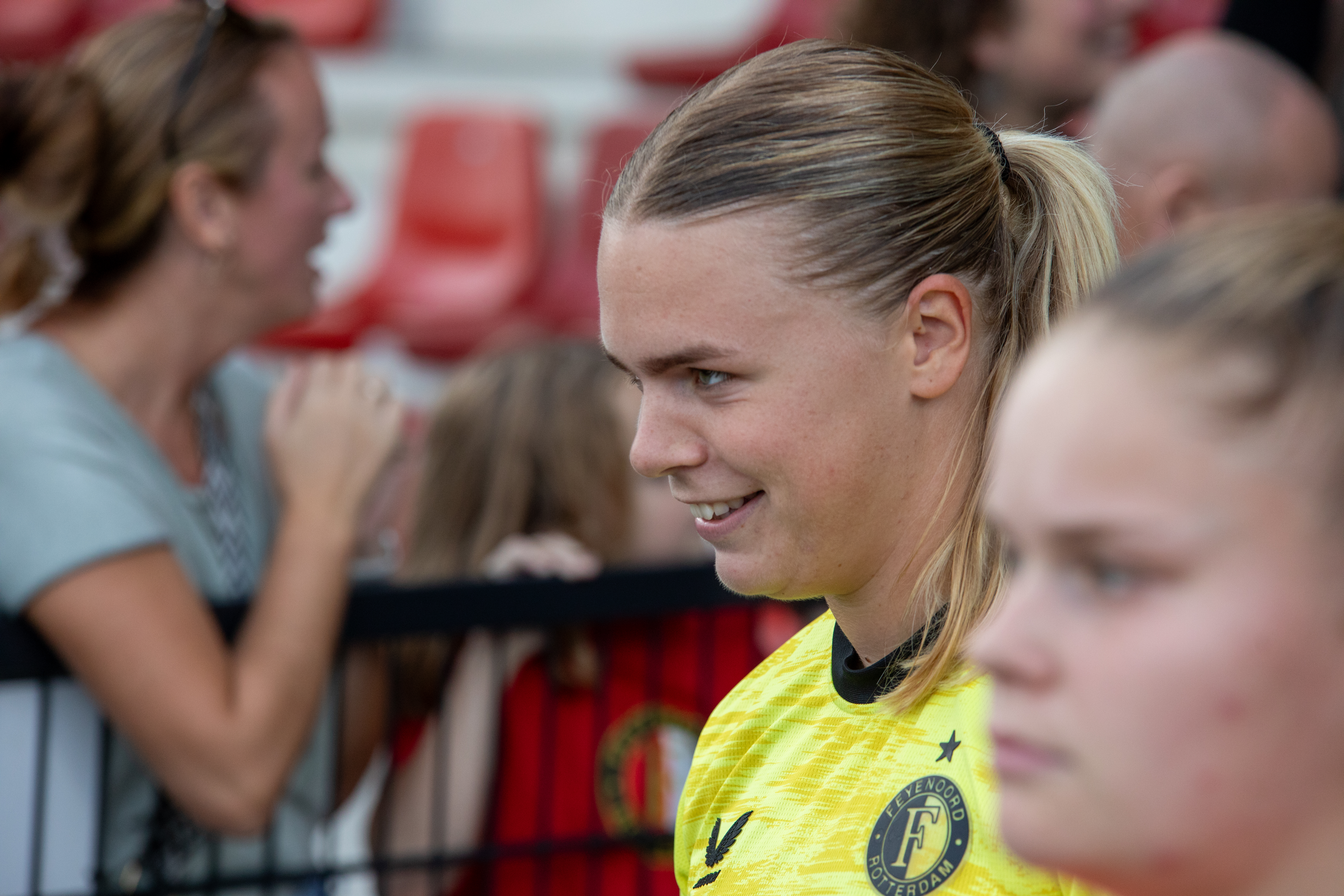 Feyenoord Vrouwen hard onderuit tegen Wolfsburg: Europese uitschakeling dreigt na 7-0 nederlaag