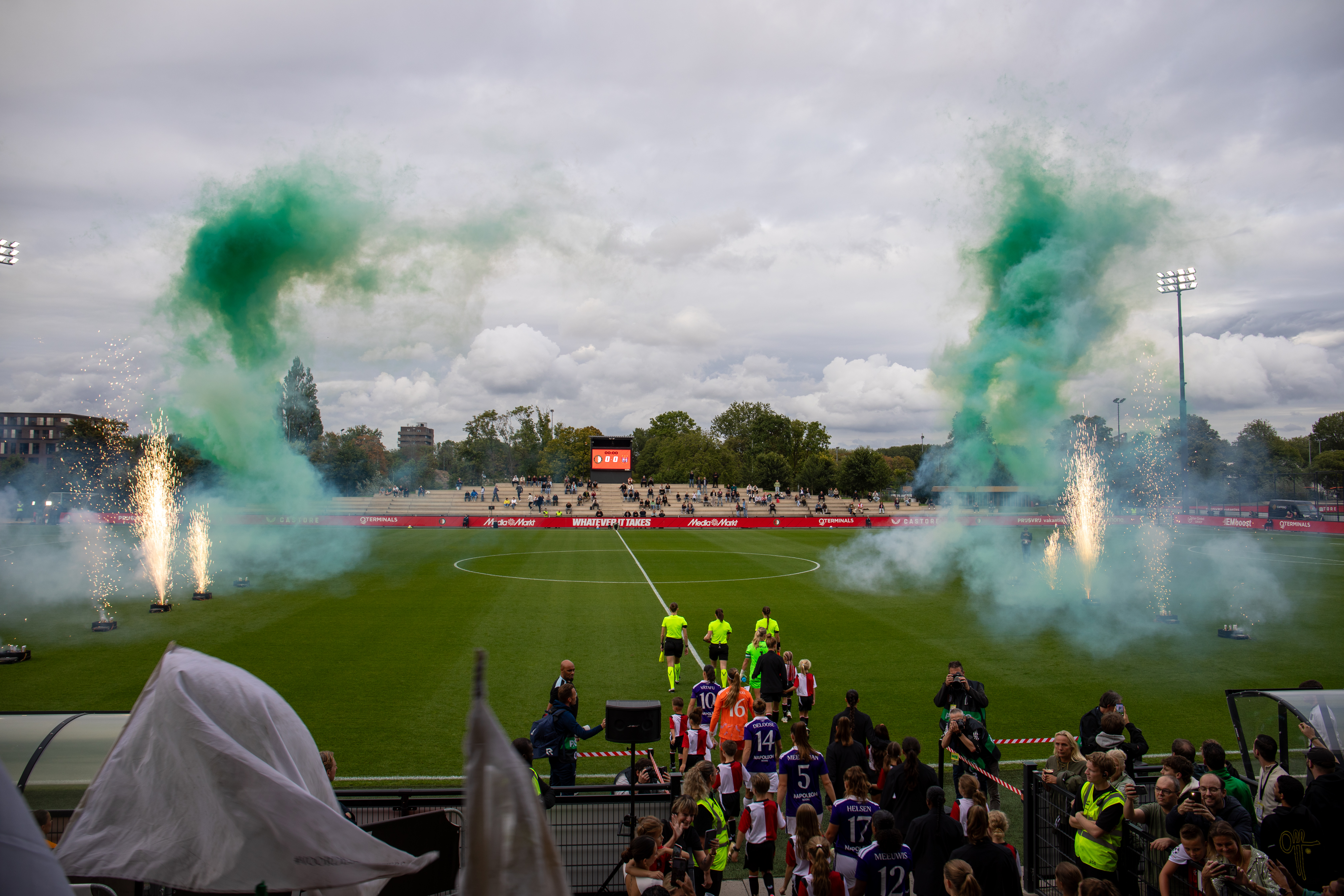 Feyenoord Vrouwen knokt zich langs Anderlecht en blijft actief in Europa