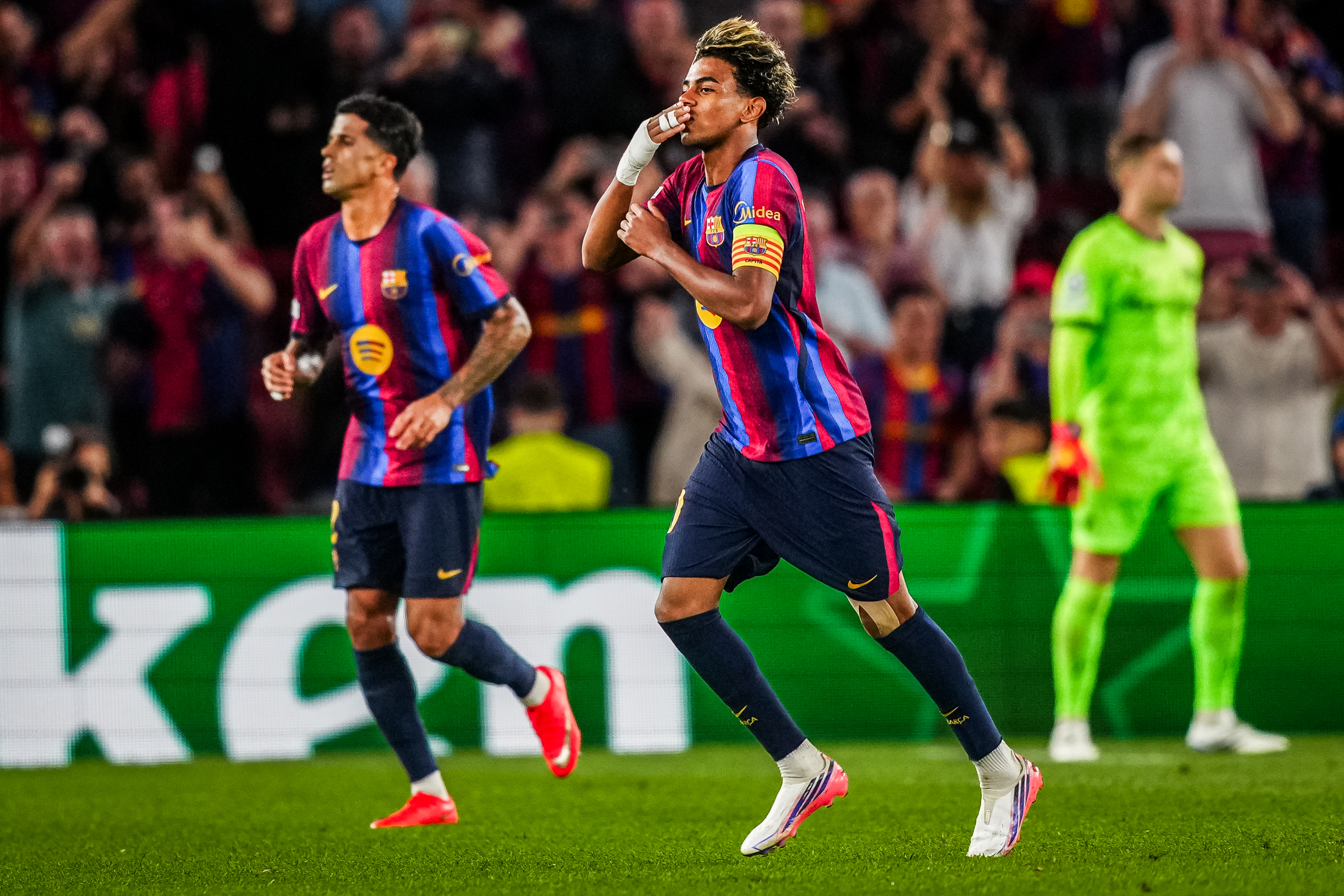 barcelona-feyenoord-yamal-pro-shots