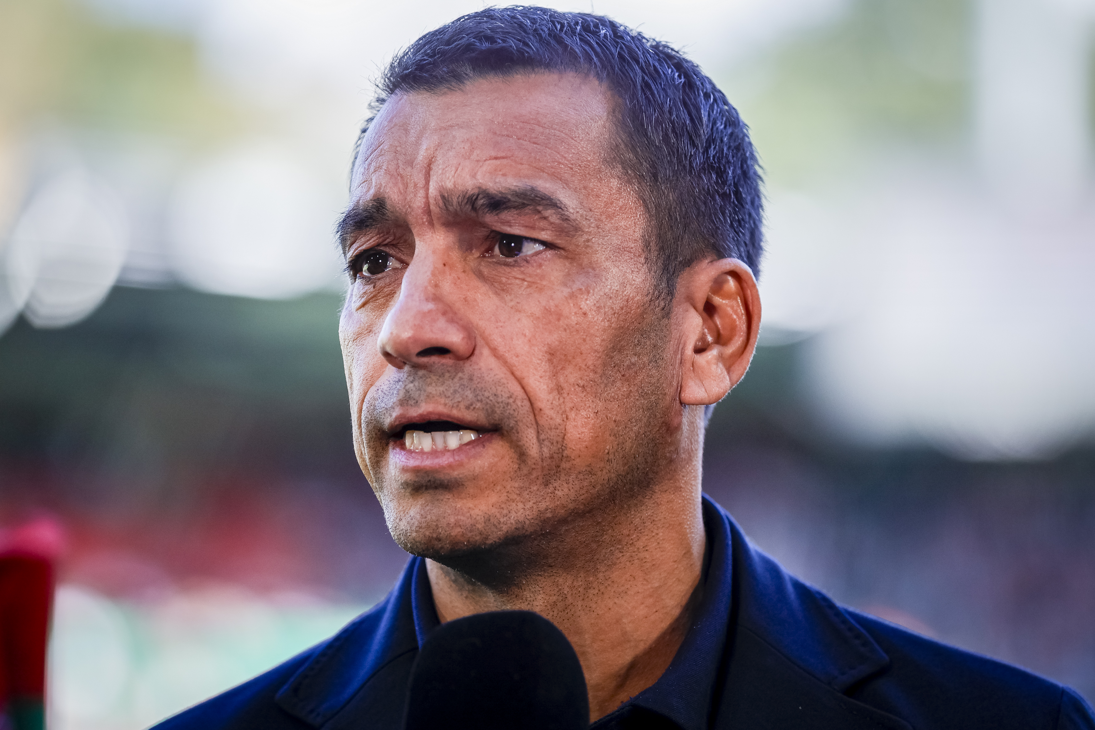 Van Bronckhorst blij met optreden tegen N.E.C.: "Ik denk dat we dan voor jeugd gaan"
