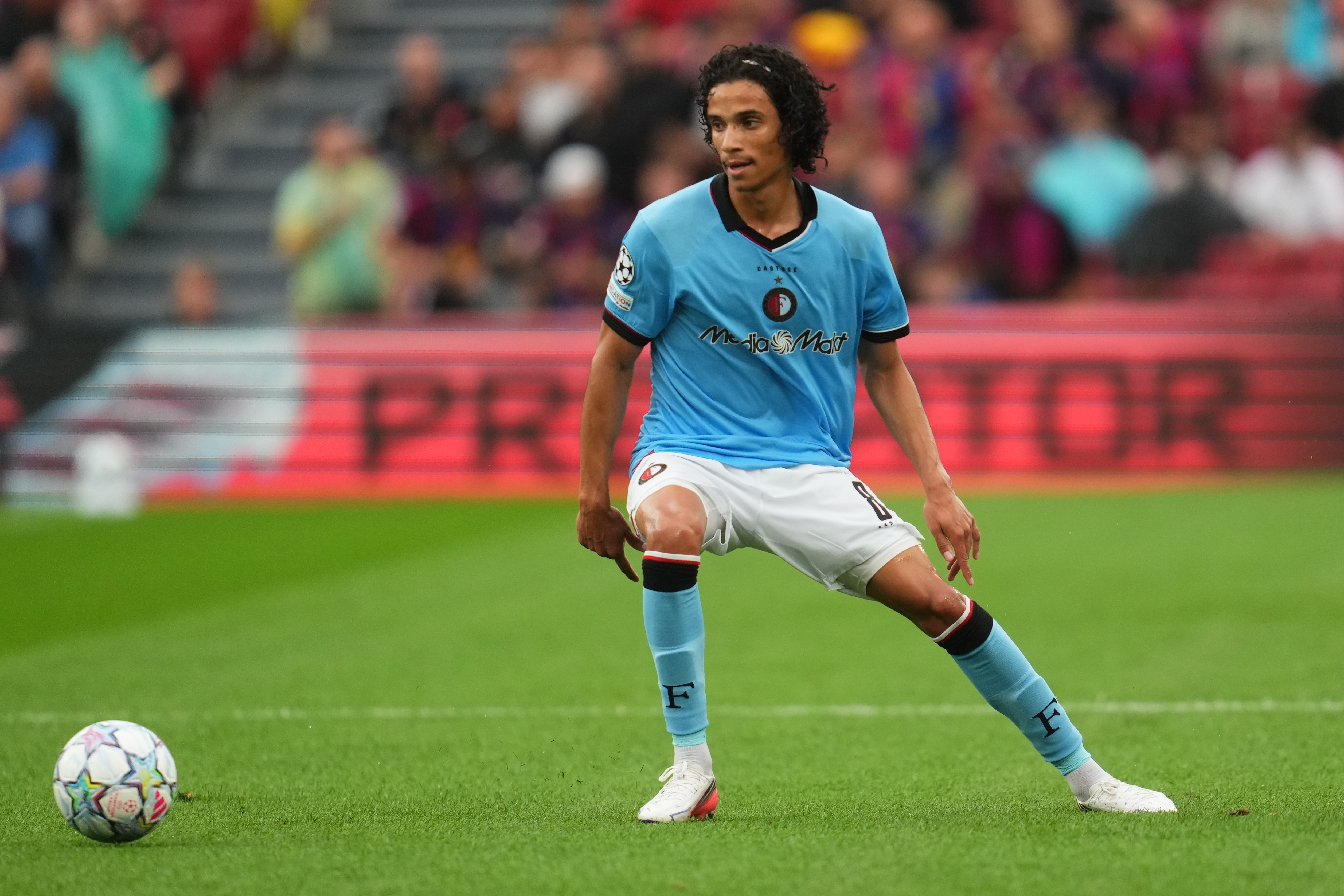 Uitblinker Zechiël op zijn plek bij Feyenoord: "Achteraf dankbaar en blij dat ik hier ben"