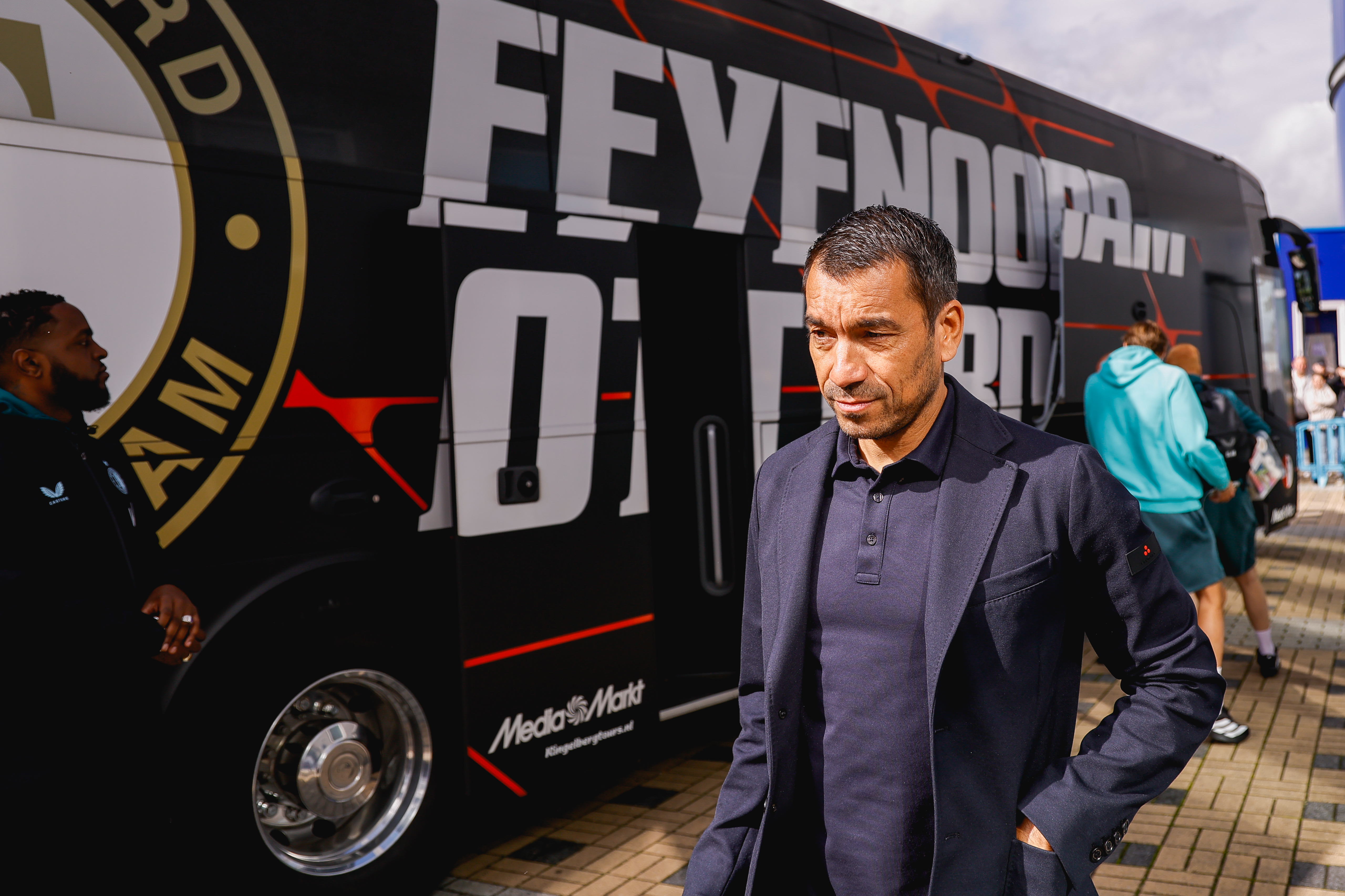 Van Bronckhorst blij met spelintenties: "Je ziet de ploeg steeds sterker worden"