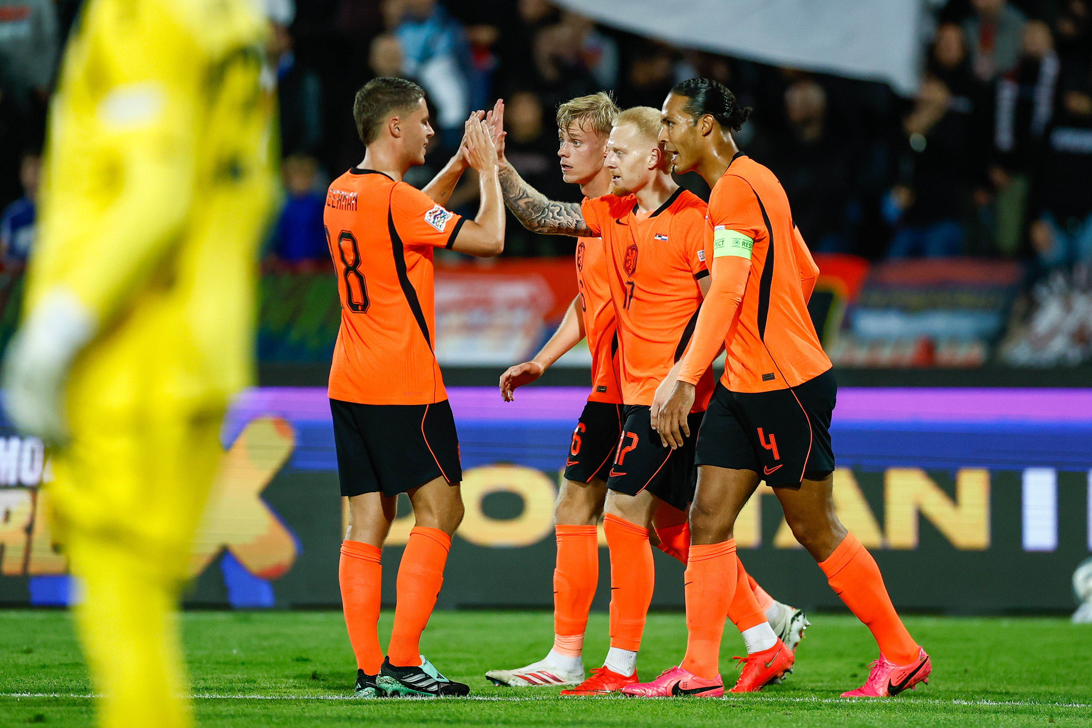 Oranje wint in Servië dankzij dubbelslag Meerdink