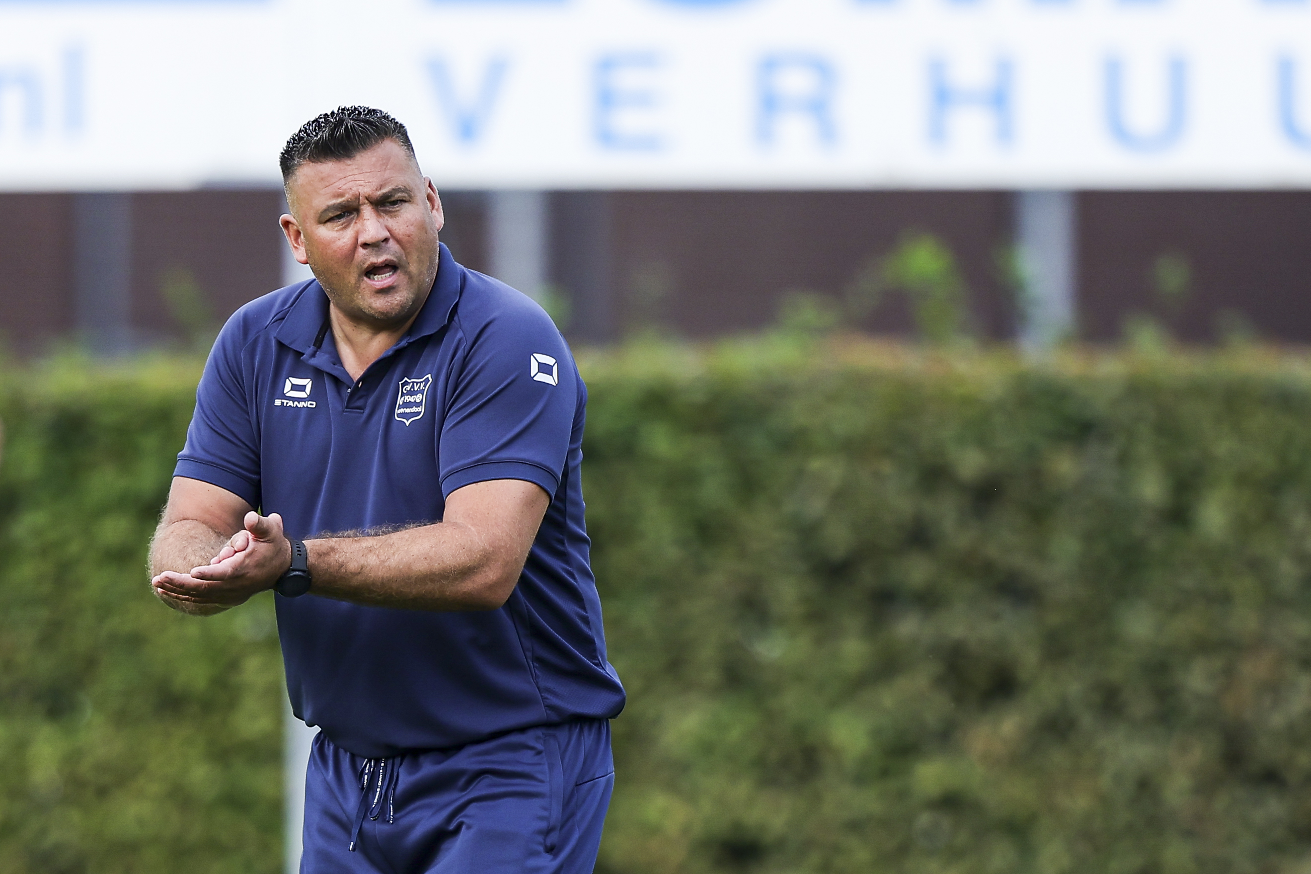 Wedstrijd in Tweede Divisie gestaakt na vermeende mishandeling door ex-Feyenoorder Van Beukering