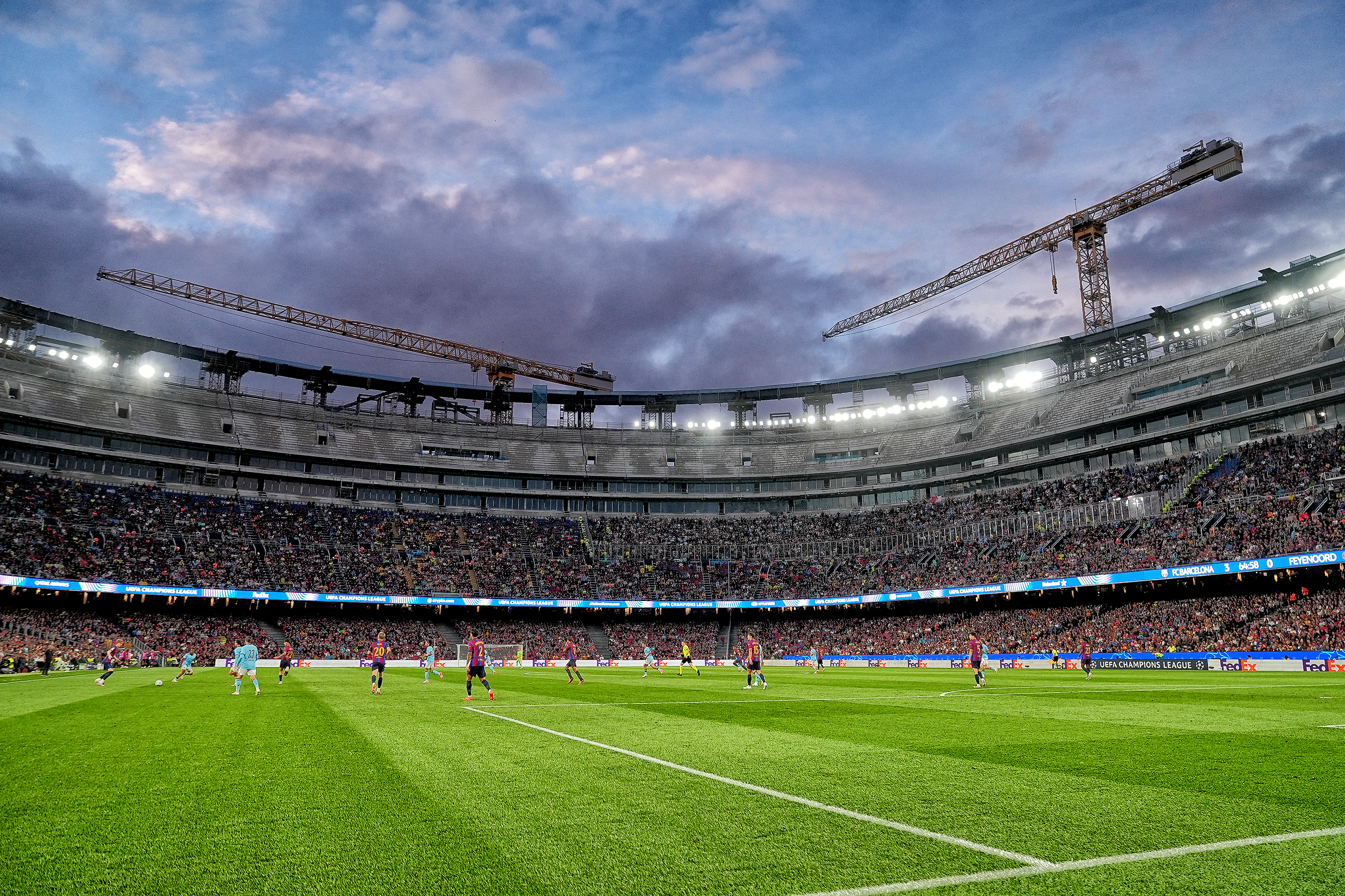 Feyenoord straft duo na Barcelona-wangedrag: stadionverbod en deel van de boete verhaald