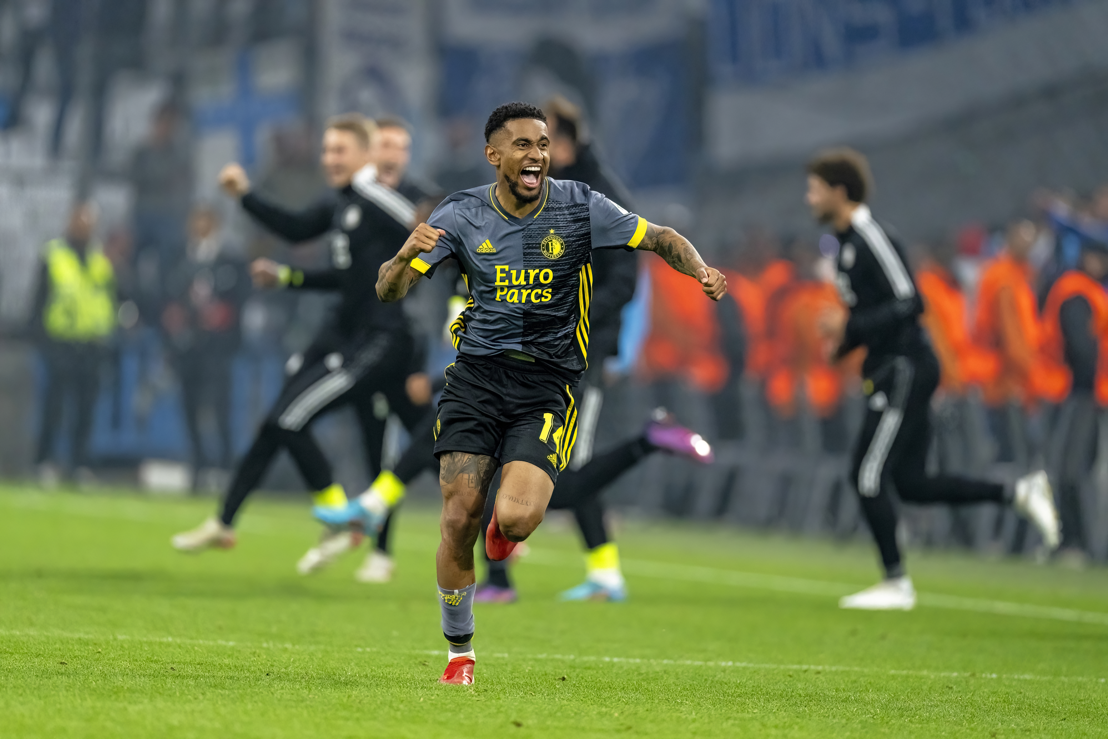 Van Bronckhorst bevestigt: fitte Nelson zondag bij de selectie