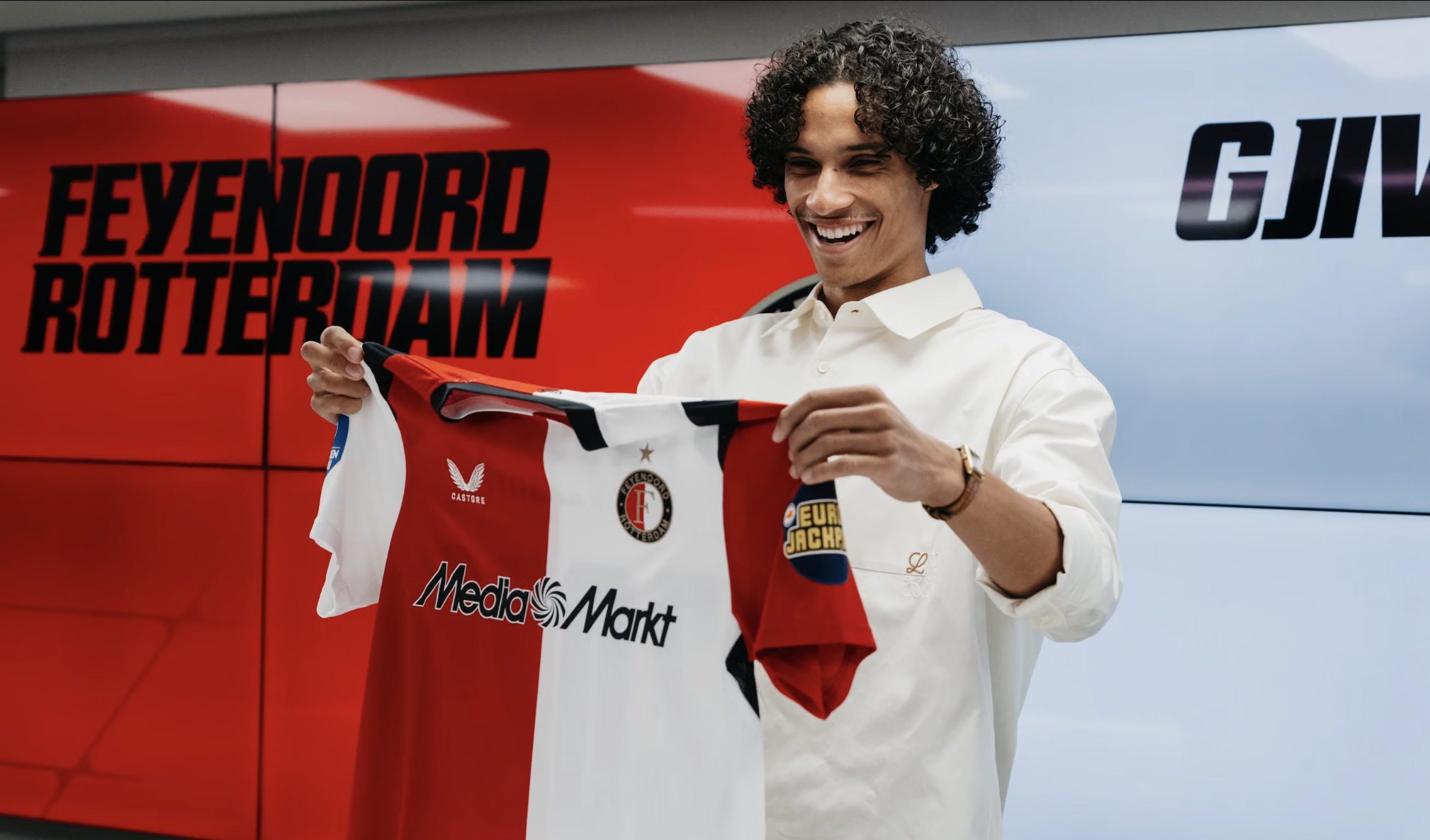 Gjivai Zechiël verlengt contract tot medio 2029 bij Feyenoord