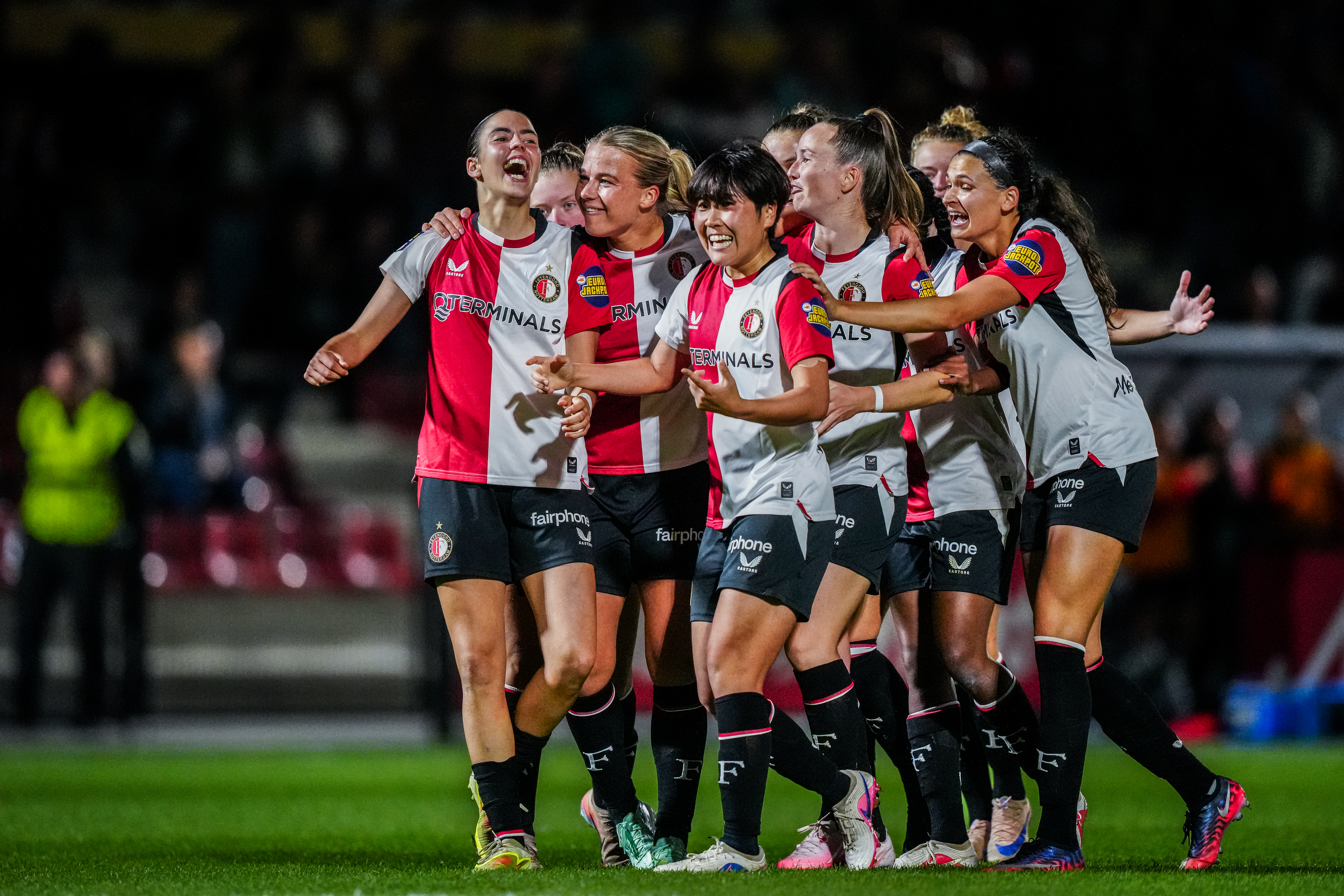 Feyenoord Vrouwen zondag tegen Ajax: club pakt uit rond De Klassieker