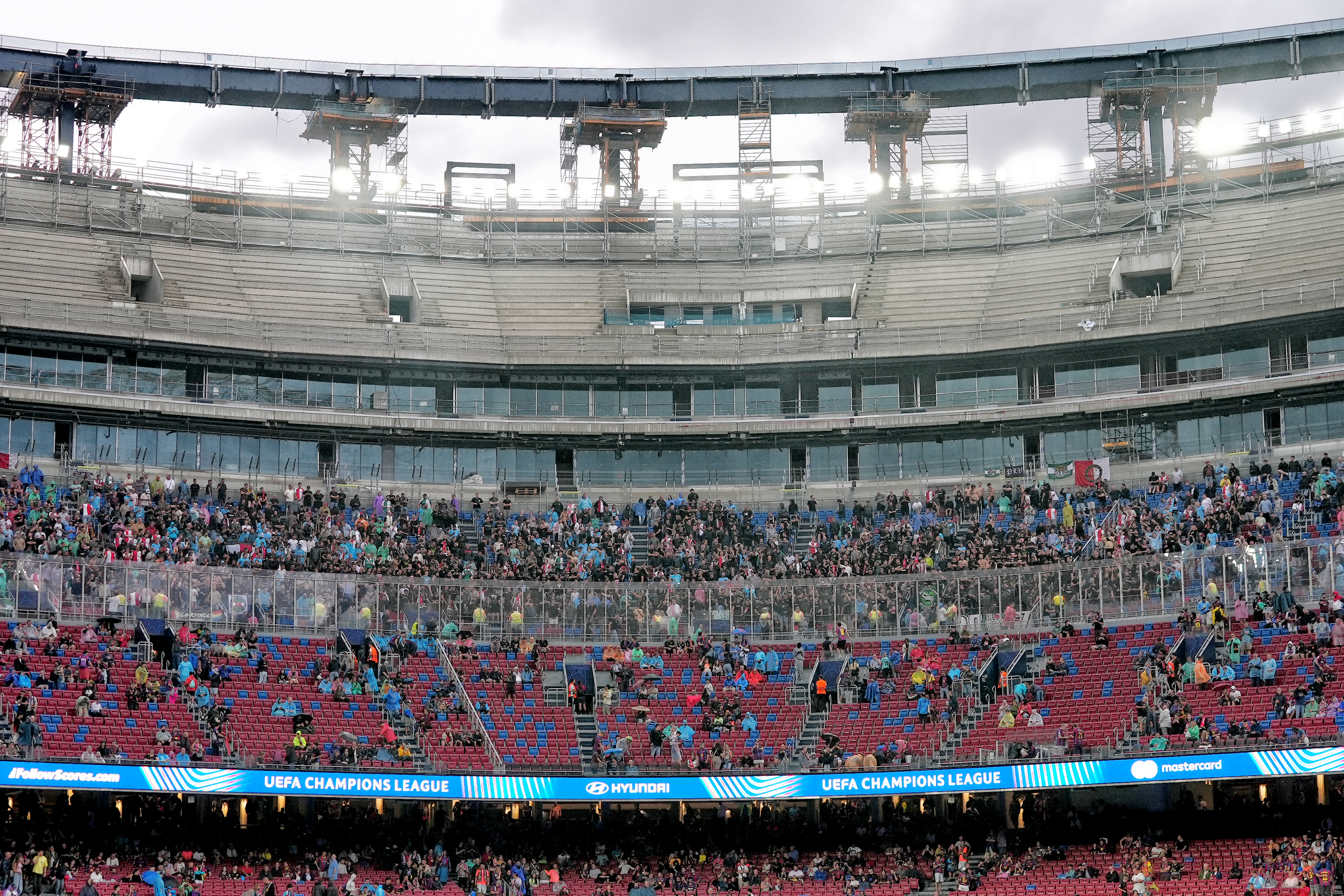 LIVE • FC Barcelona - Feyenoord: Opstellingen bekend [18:45]