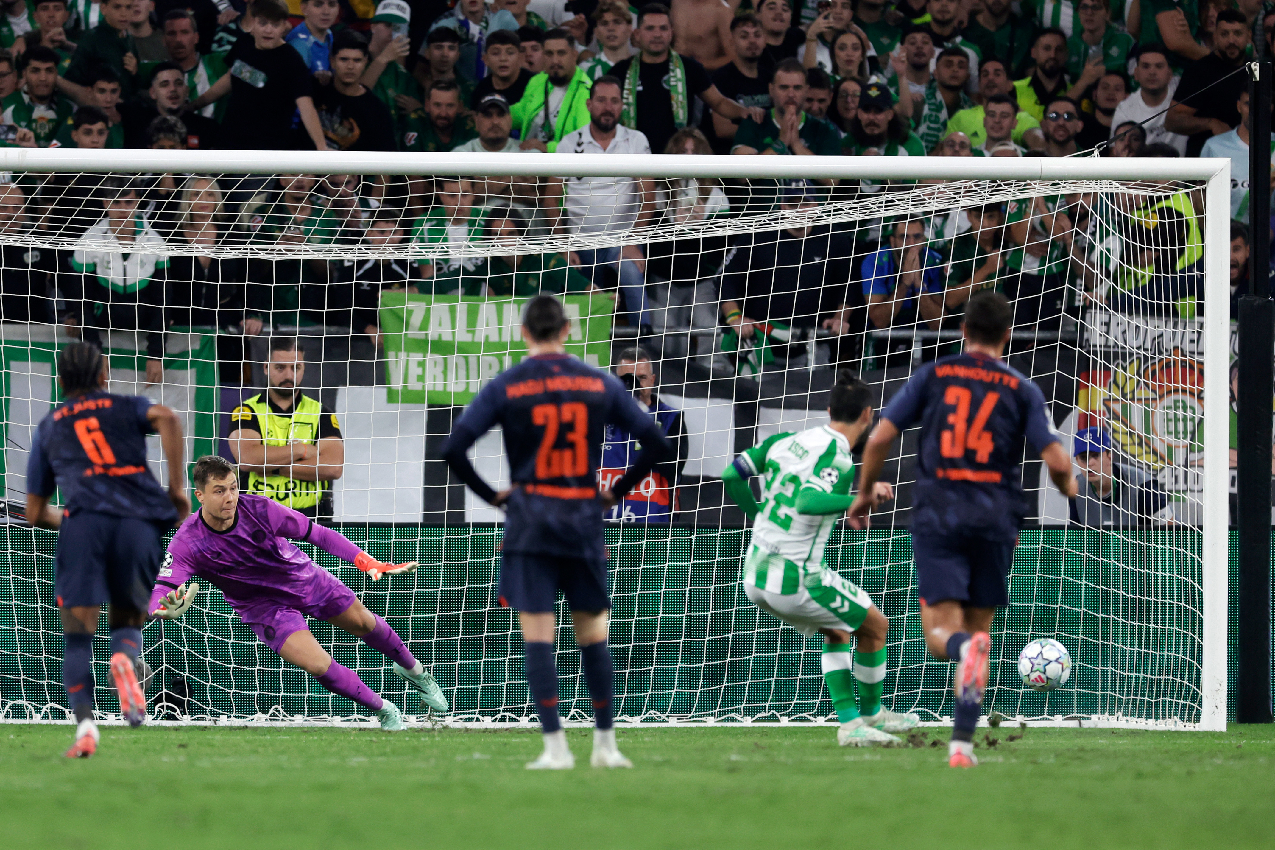Feyenoord gaat na ongelukkige strafschop opnieuw onderuit bij Real Betis