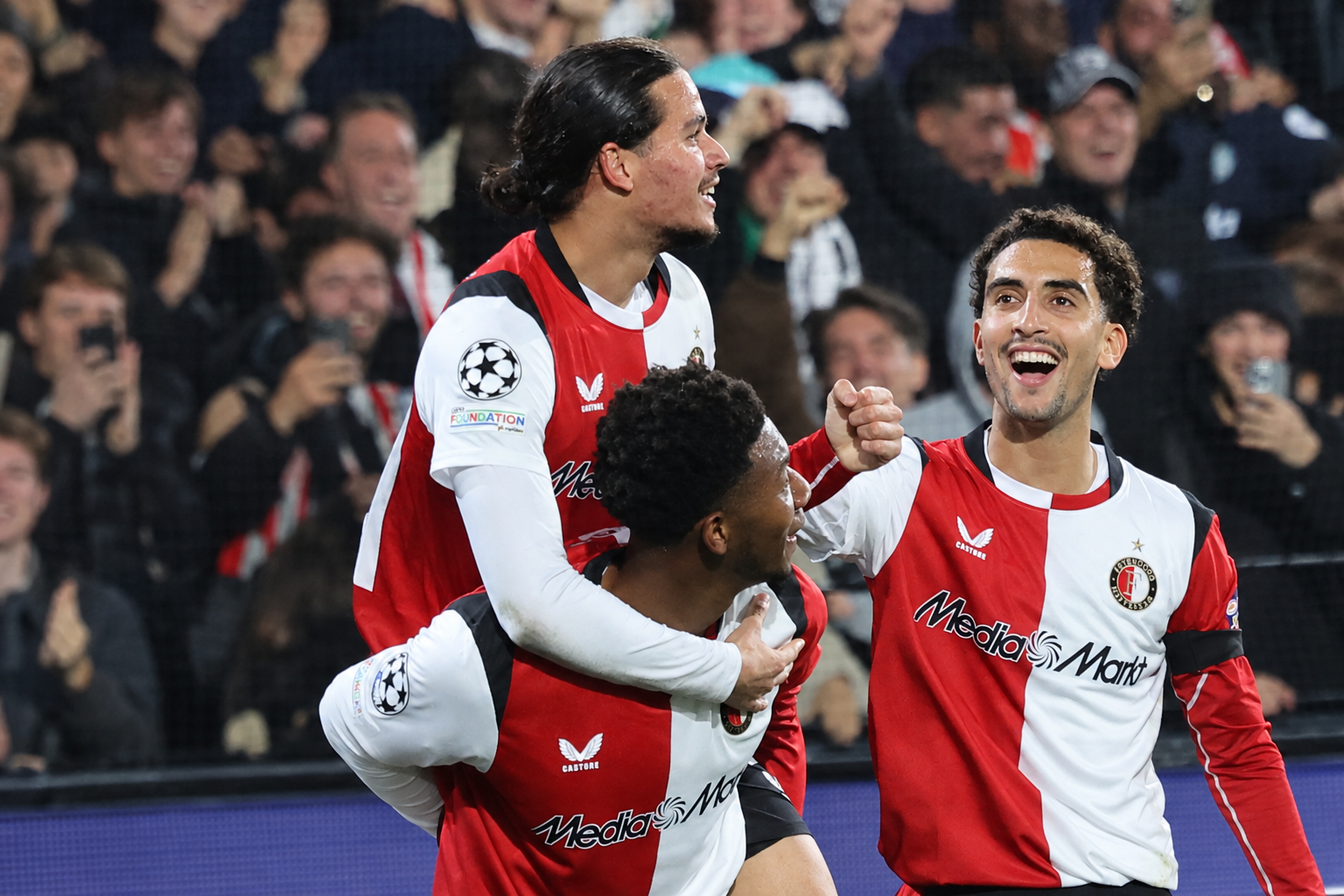 Fotoverslag van een mooie avond CL tegen Como 1907 in de Kuip