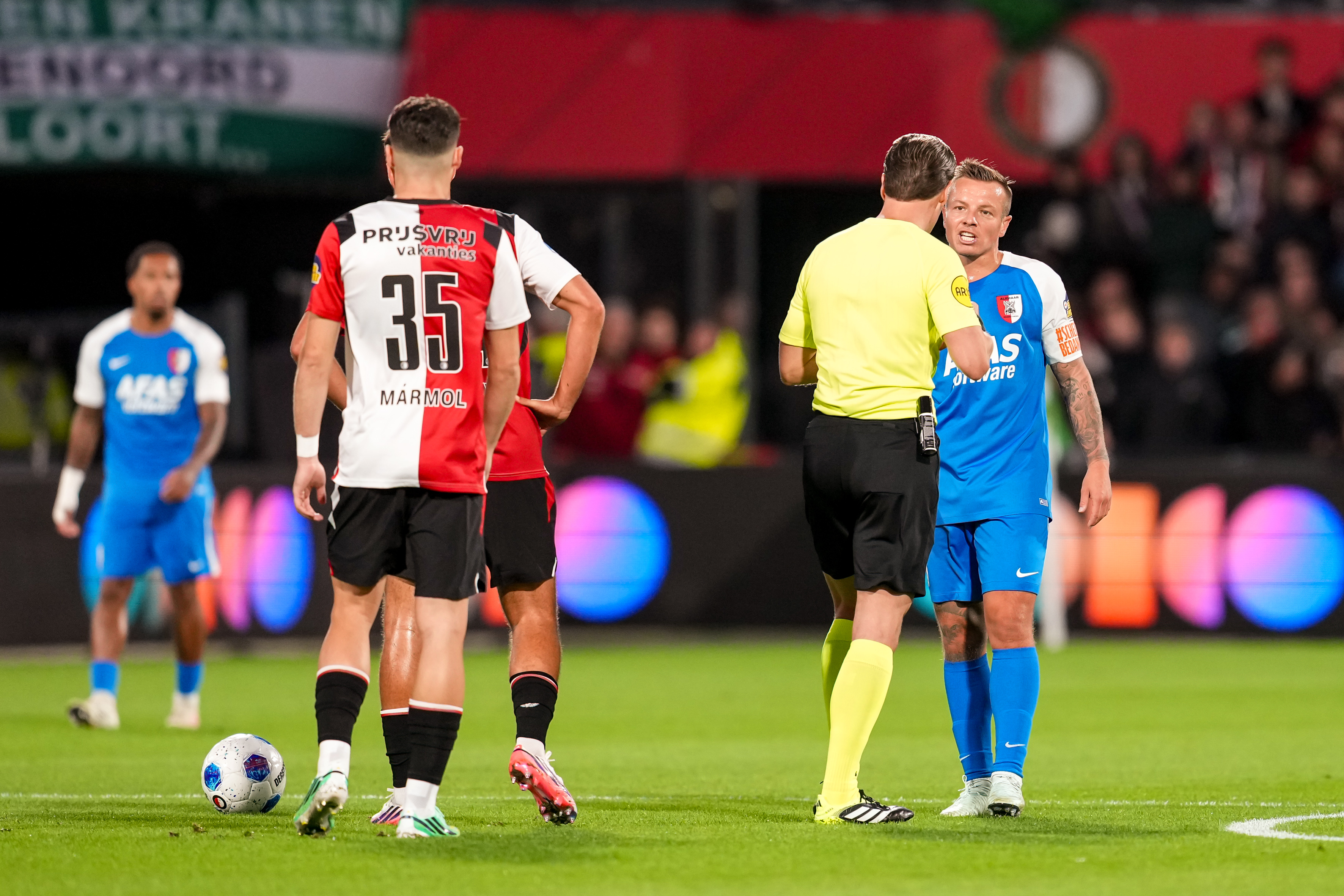 Clasie zet vraagtekens bij beslissing Makkelie: "Het moet gewoon een penalty zijn"