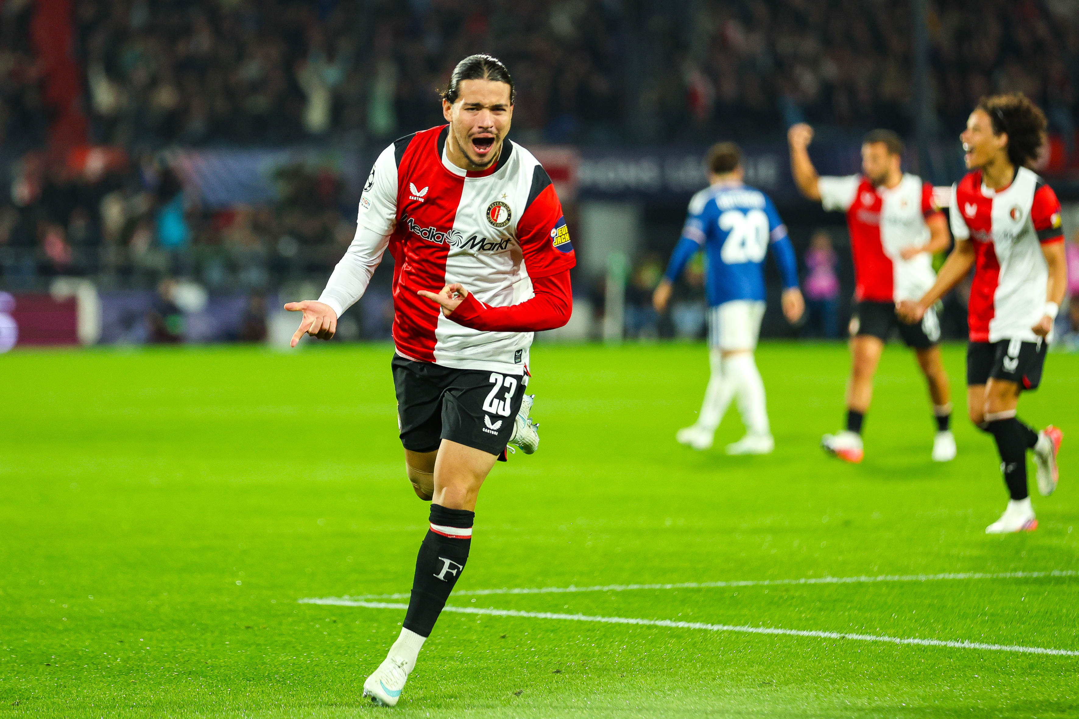 Feyenoord boekt eerste Champions League-zege na spektakelstuk tegen Como