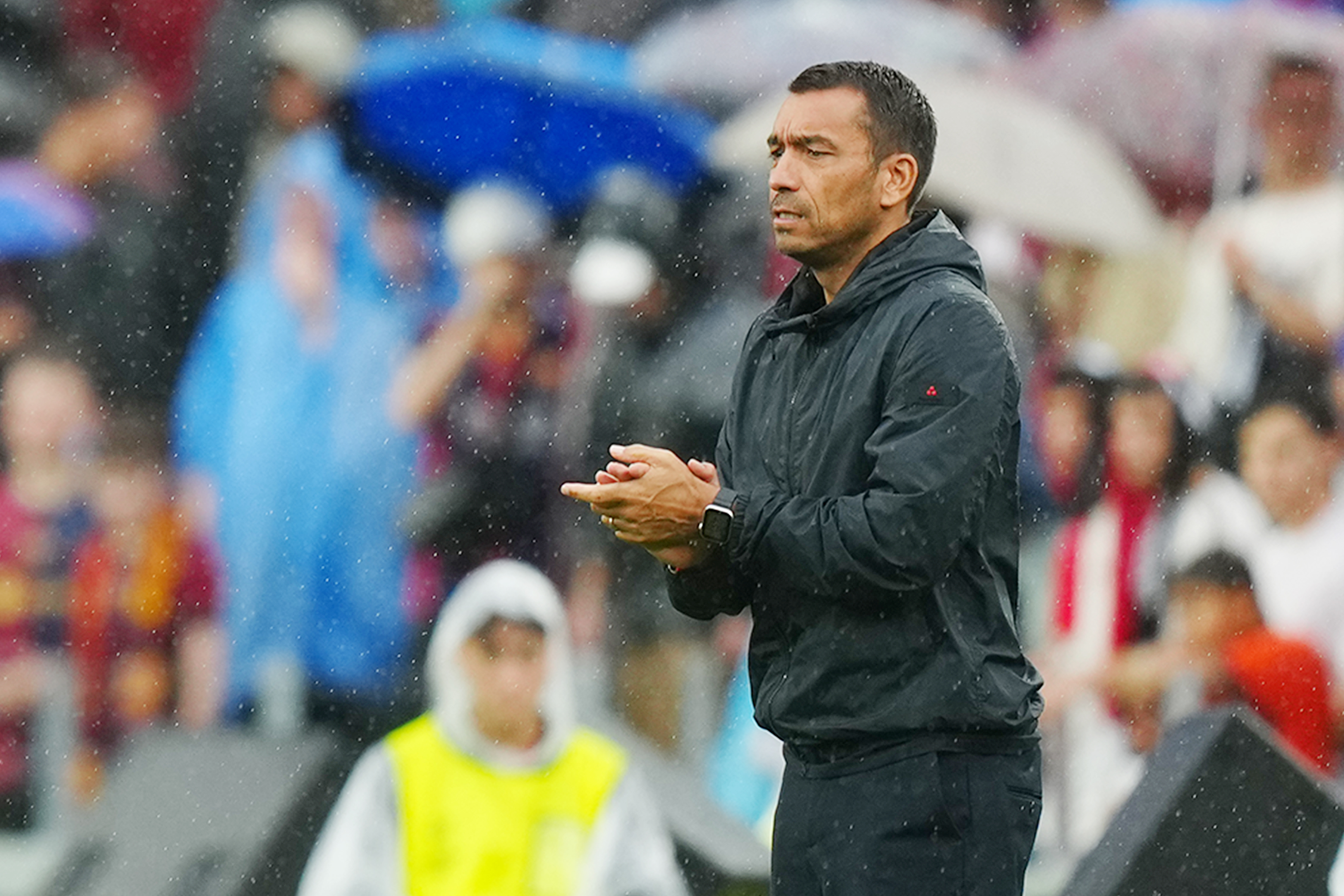 Van Bronckhorst over sprookjesverhaal Como: "Je ziet dat bijna nergens meer"