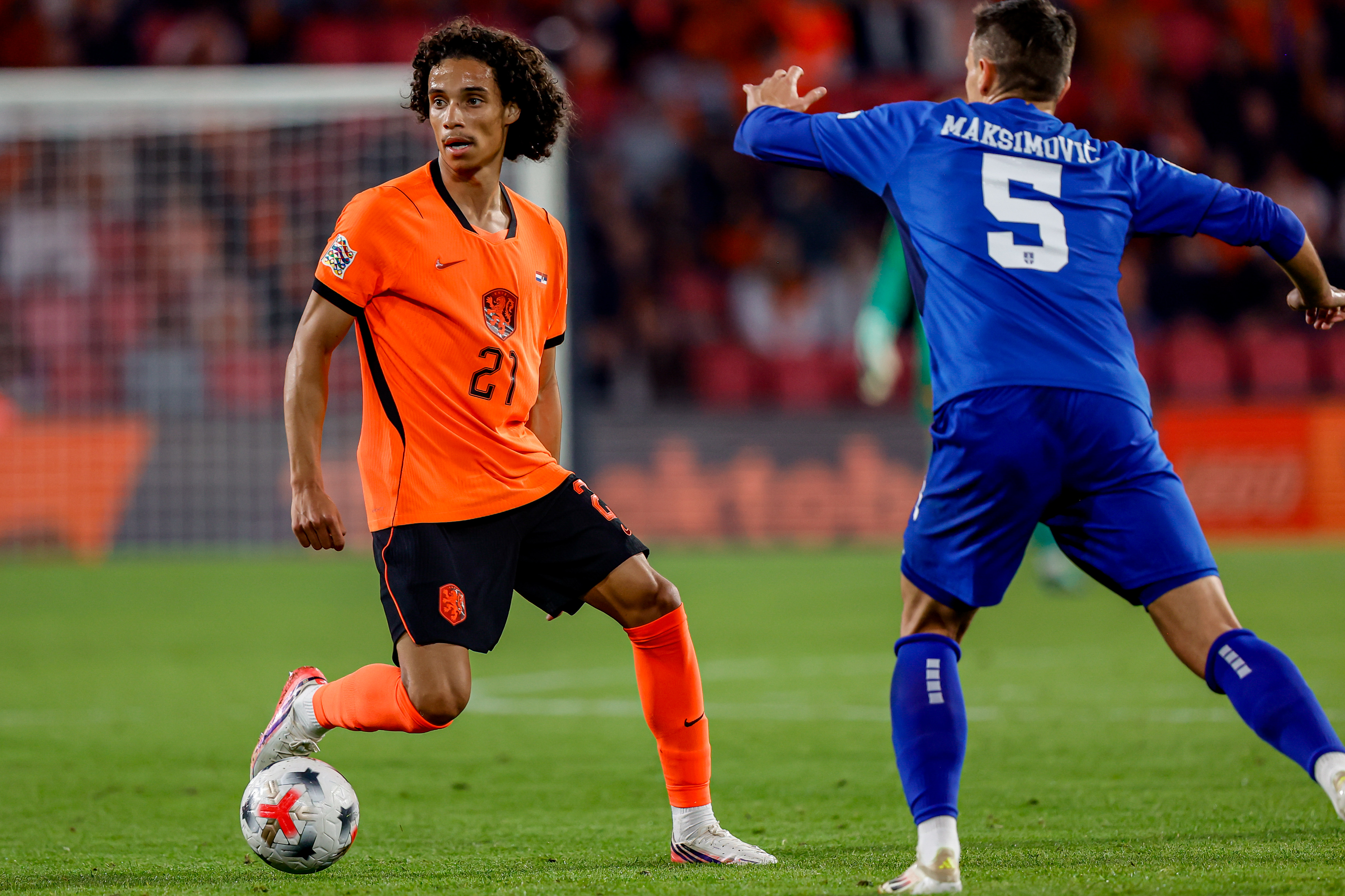 Nederland eindigt lange interlandperiode met zege op Servië, Zechiël speelt half uur mee