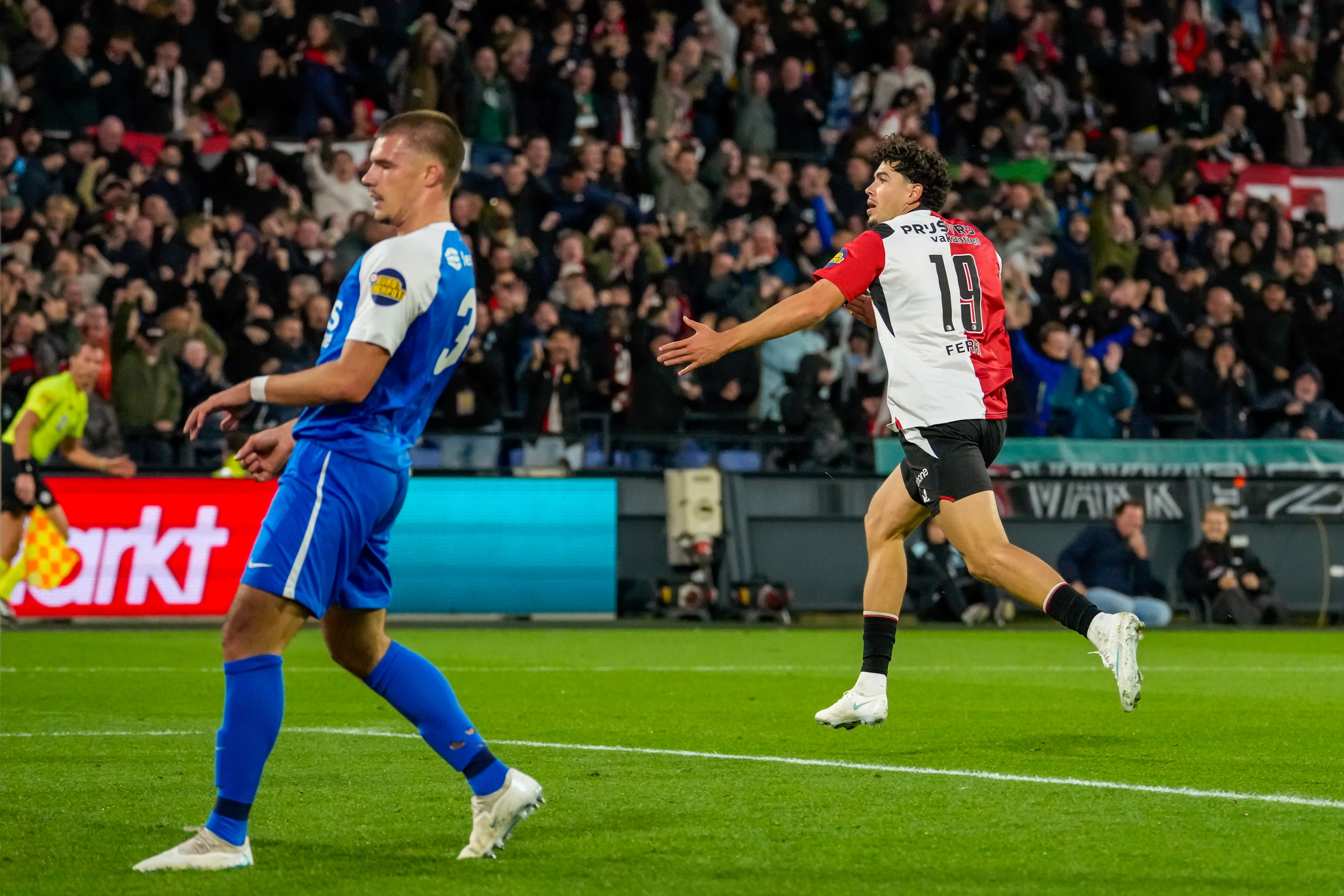 LIVE • Ferri schiet Feyenoord op voorsprong in topper tegen AZ [1H • 1-0]