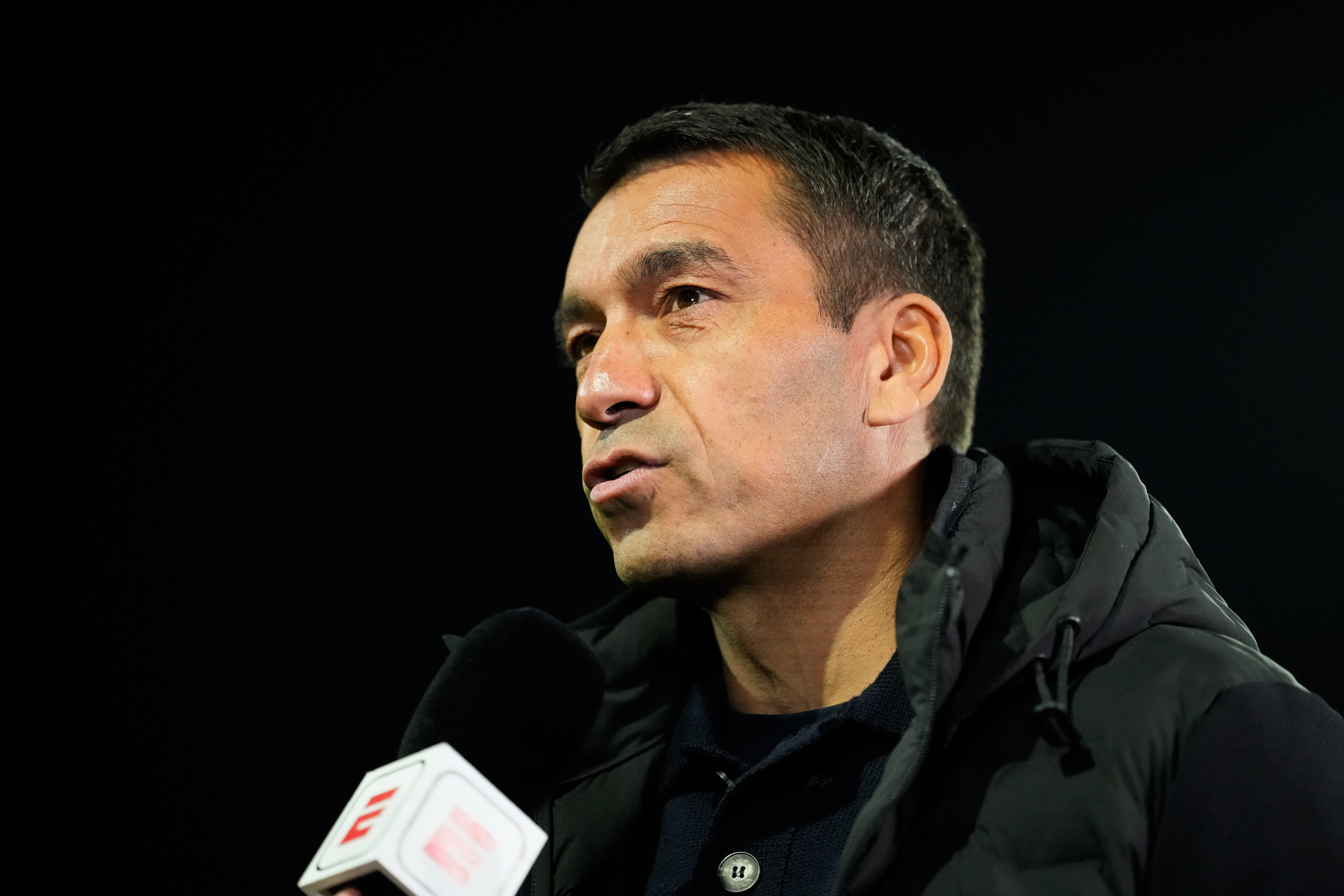 Nederlaag PSV doet Van Bronckhorst weinig: "Ik kijk alleen naar onszelf"