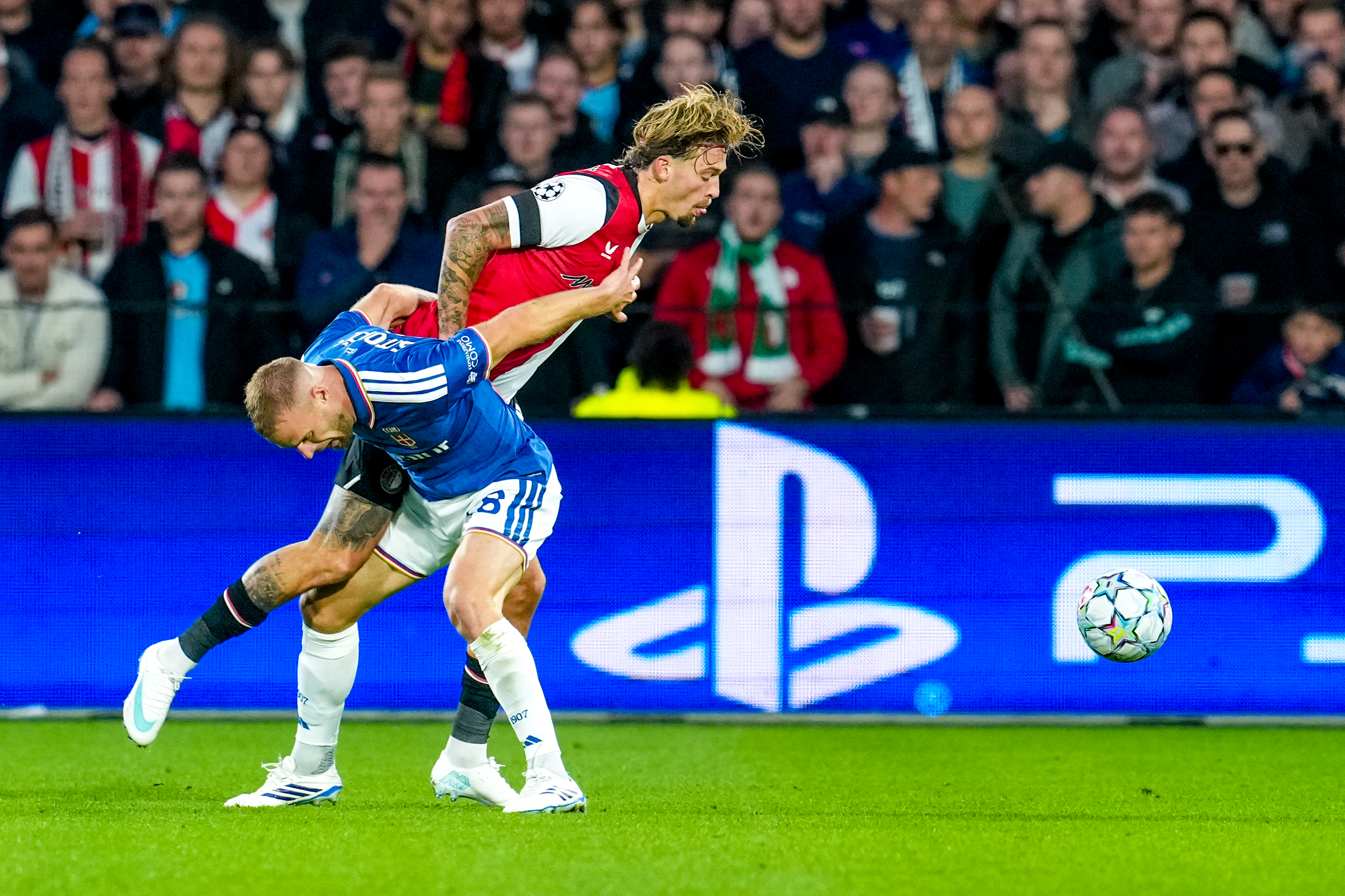 LIVE • Zechiël schiet Feyenoord razendsnel op gelijke hoogte tegen Como [1H]