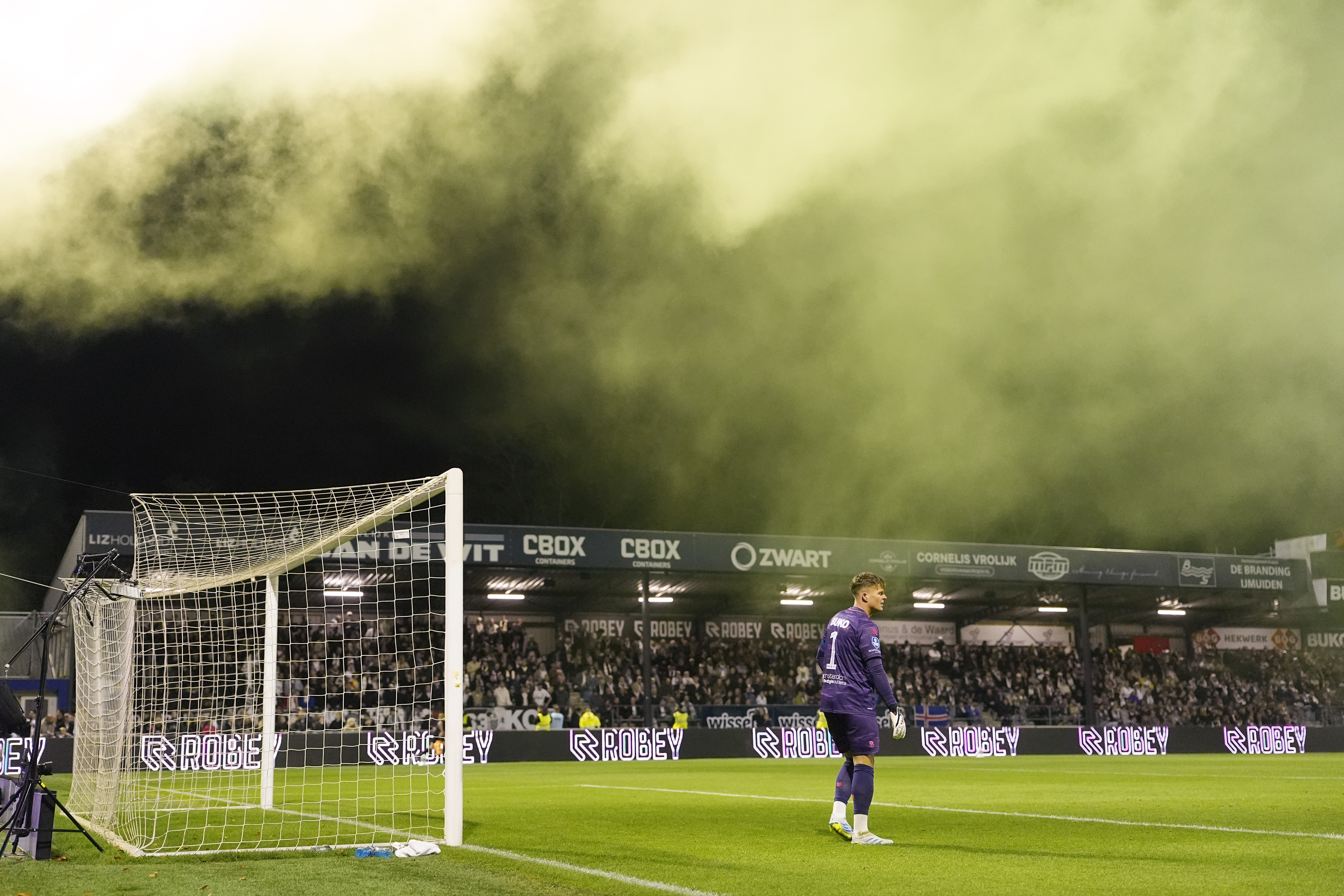 NOS: Stadion Telstar ontruimd na duel met Feyenoord vanwege mogelijk aangetroffen vuurwerk