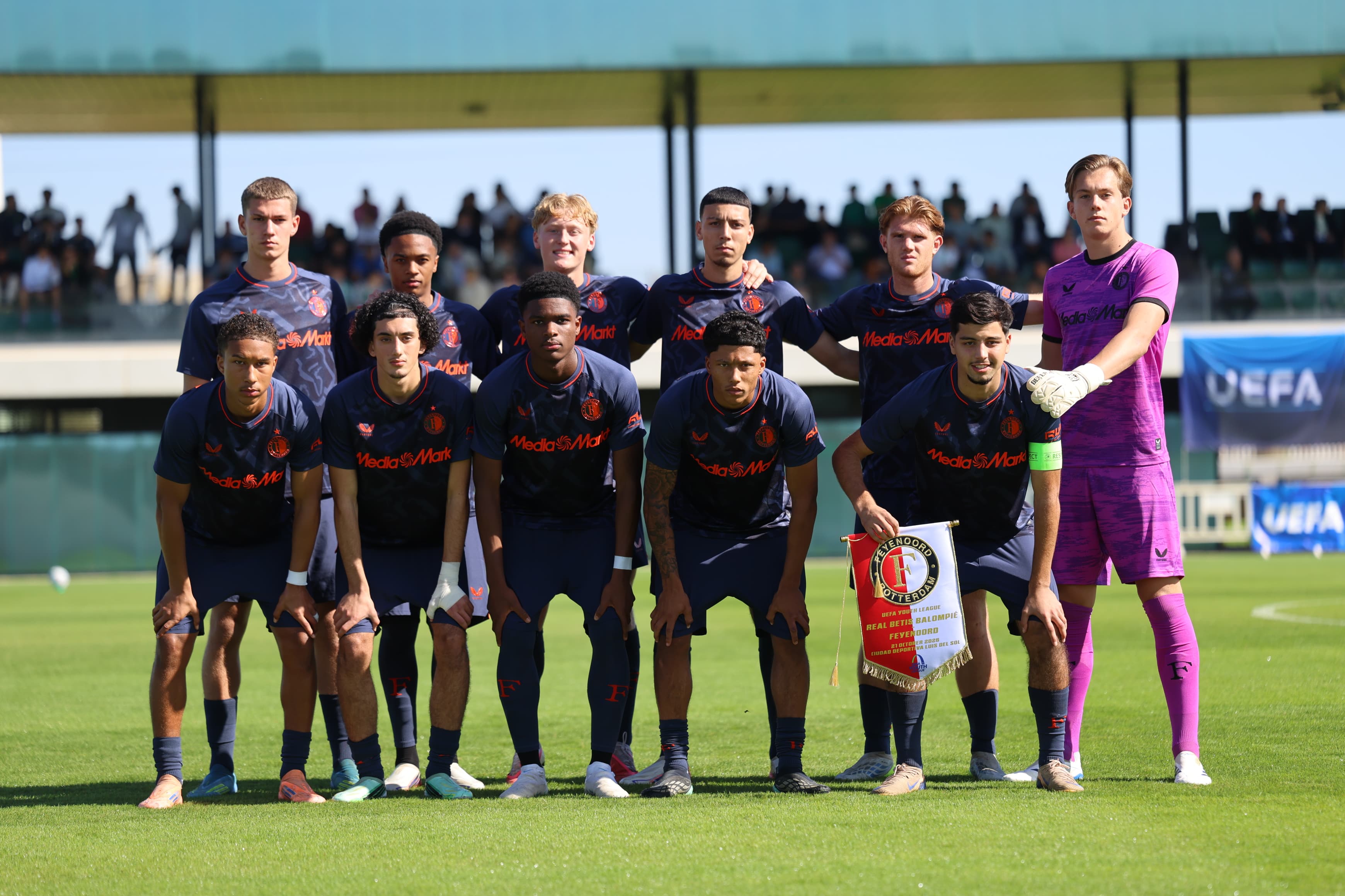 Feyenoord O19 plaatst zich na overtuigende zege voor KO-fase UEFA Youth League