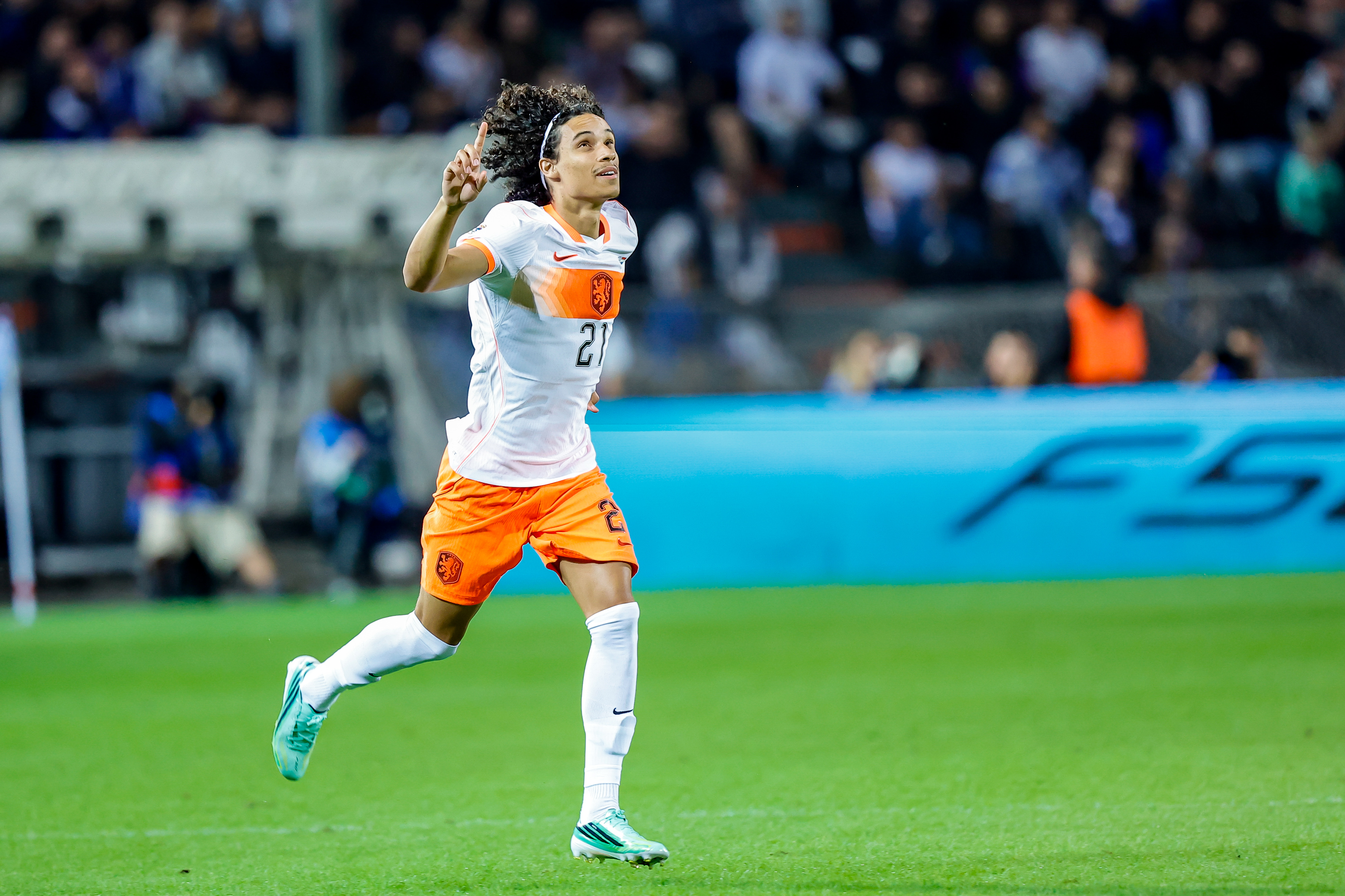 Zechiël geeft assist bij debuut voor Oranje, dat laat gelijkspeelt in Griekenland