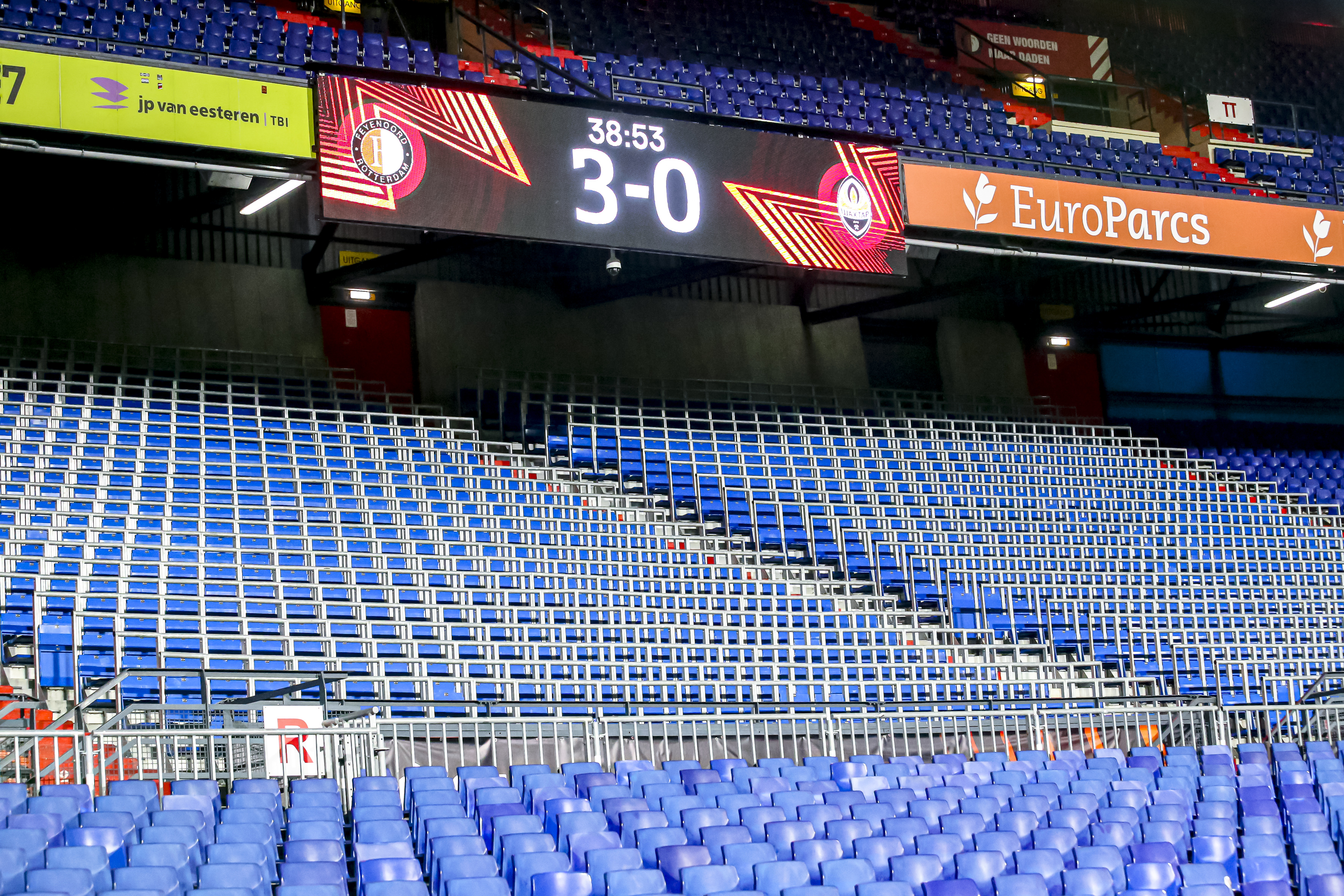Update • Niet één, maar twee Europese wedstrijden deels lege Kuip voor Feyenoord