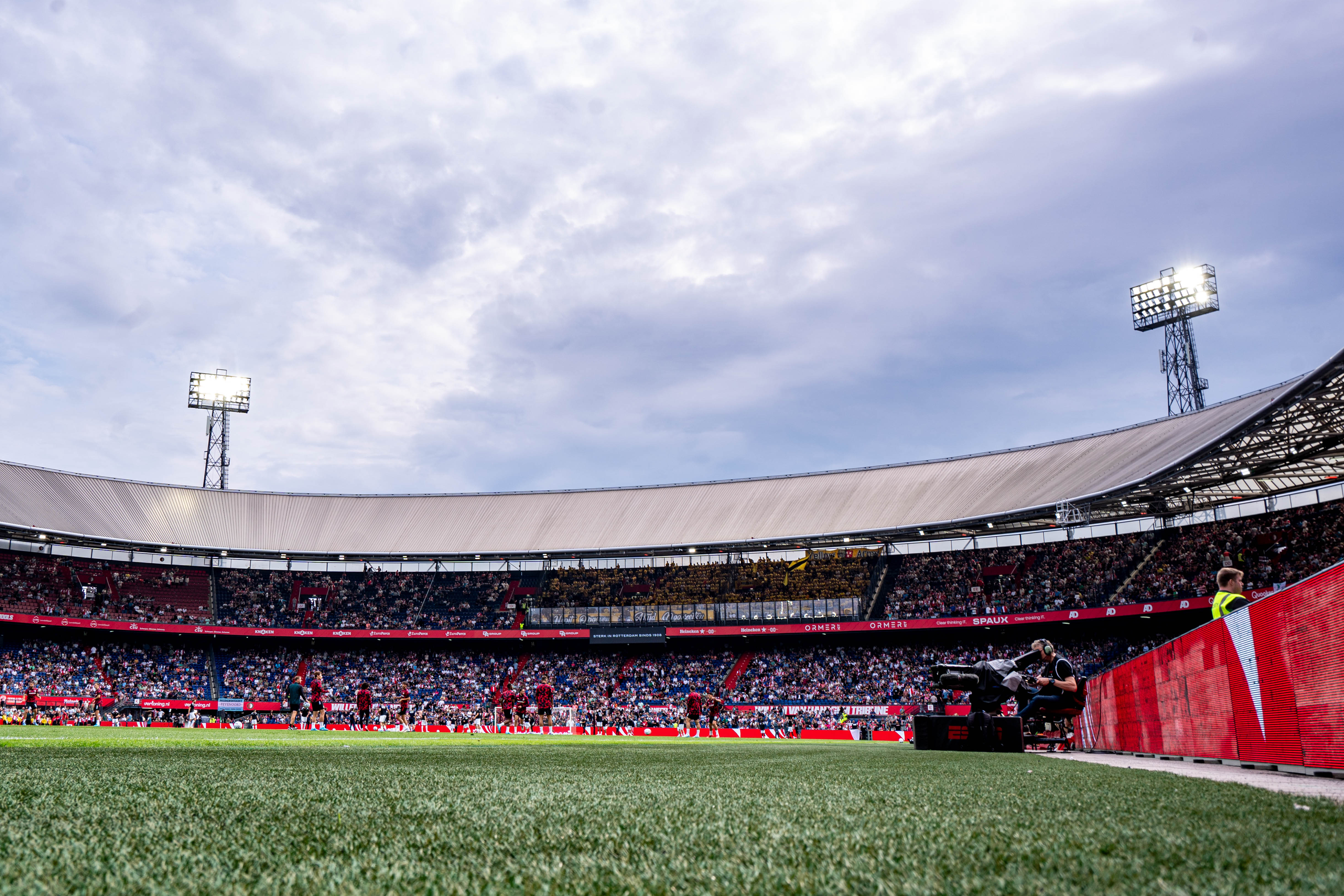 De Leeuw over onderhoud stadion: "We hebben nu meer financiële ruimte"