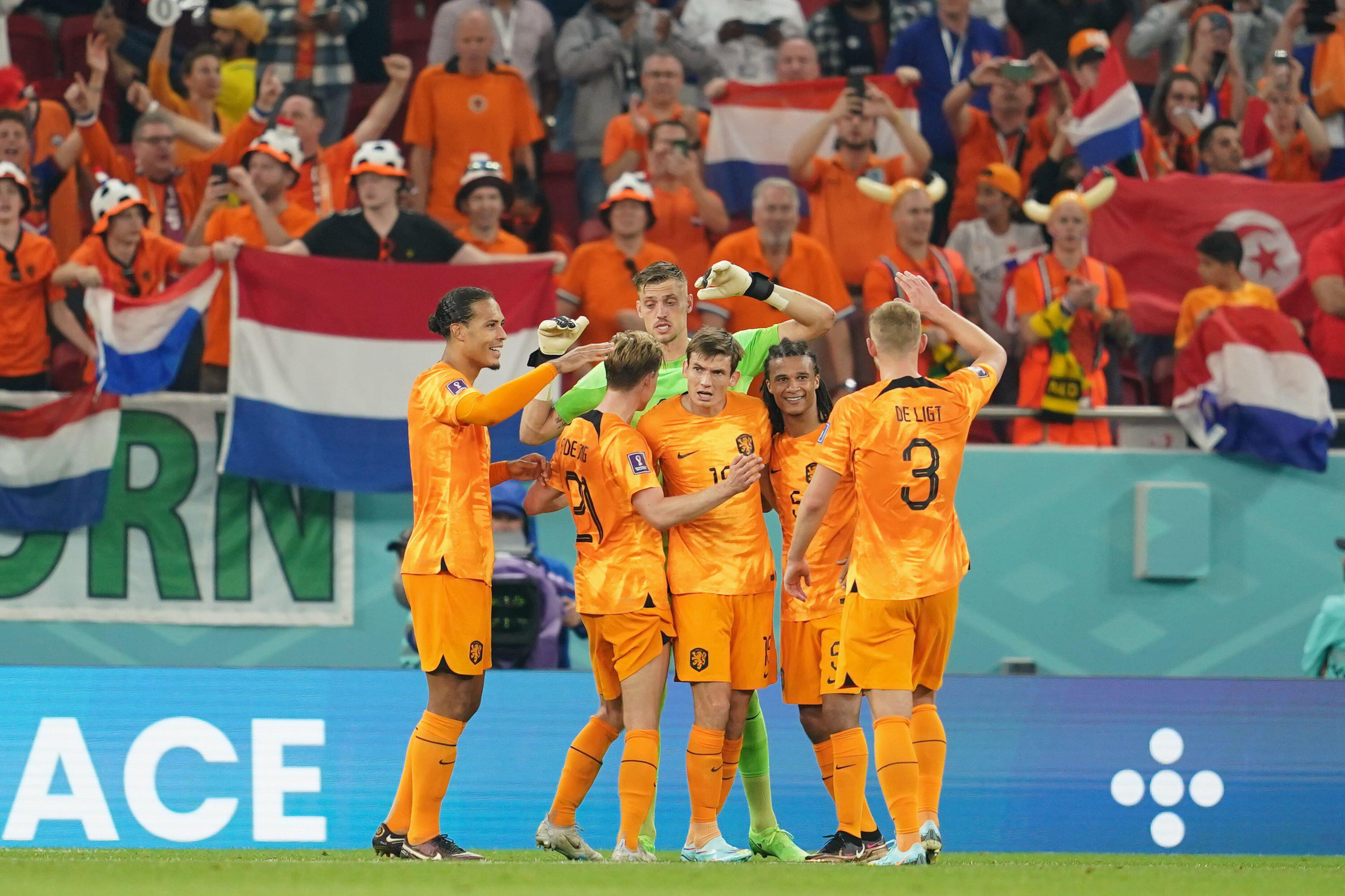 Oranje wint van Qatar en is groepswinnaar